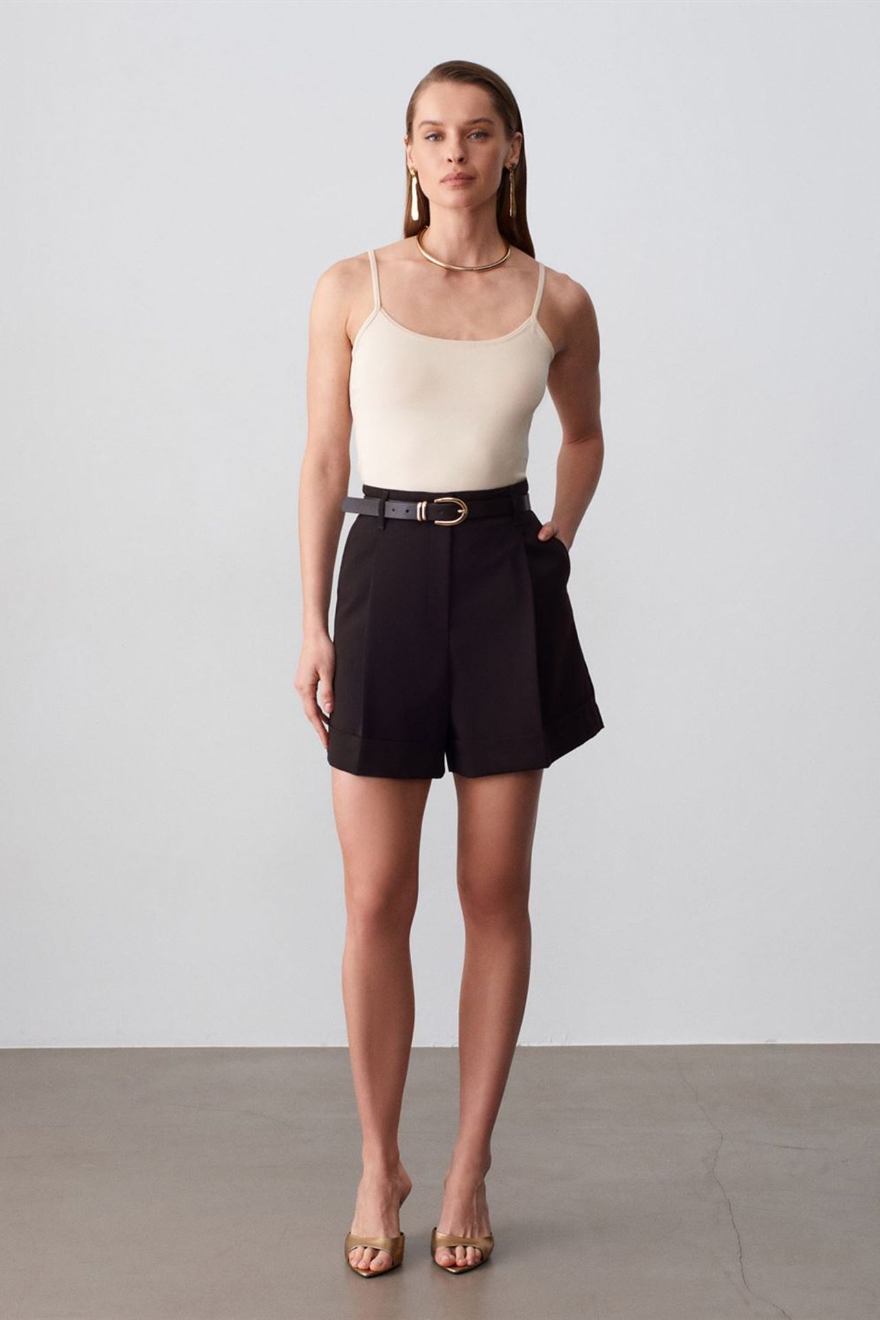DILVIN Slim-fit Sleeveless Square-neck Blouse 4