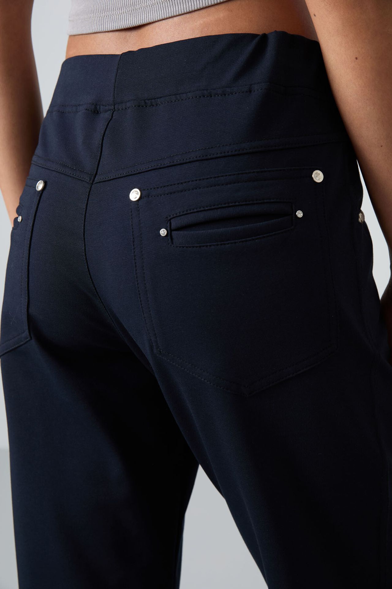 TOMMY Women’s Relaxed Straight-Leg Sweatpants 5