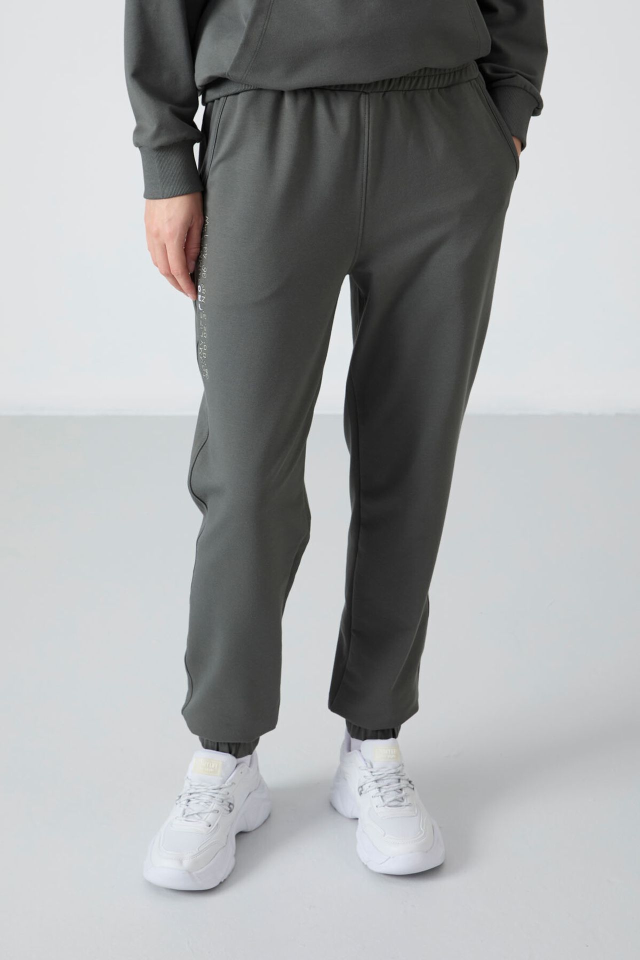 TOMMY Oversized Hooded Sweatshirt And Pants Set 2