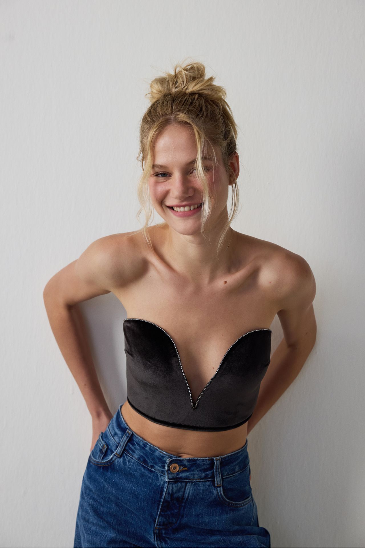PENTI Deep V Velvet Bustier 5