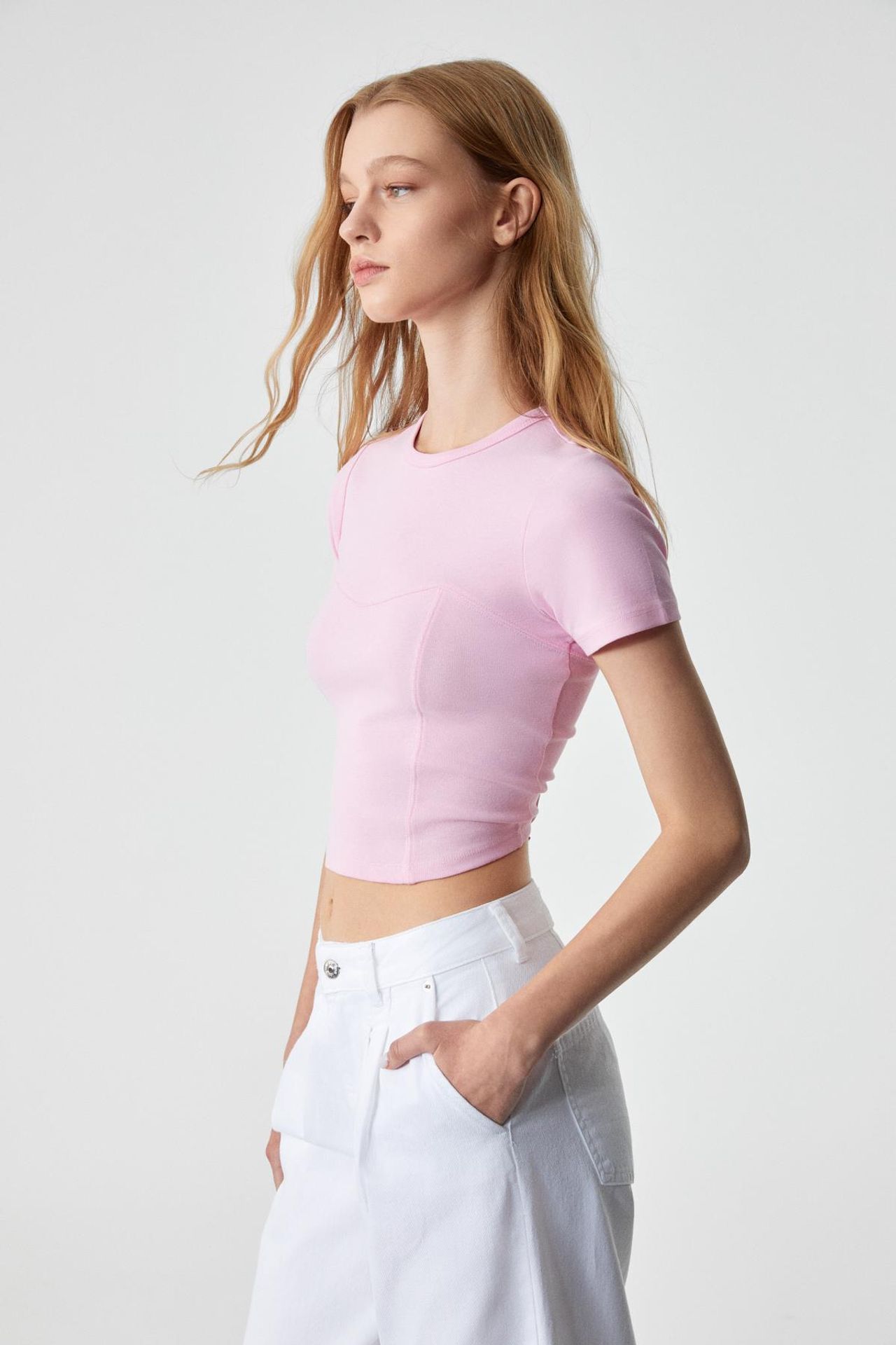 ETHIQUET Short Fitted Crop Top 4