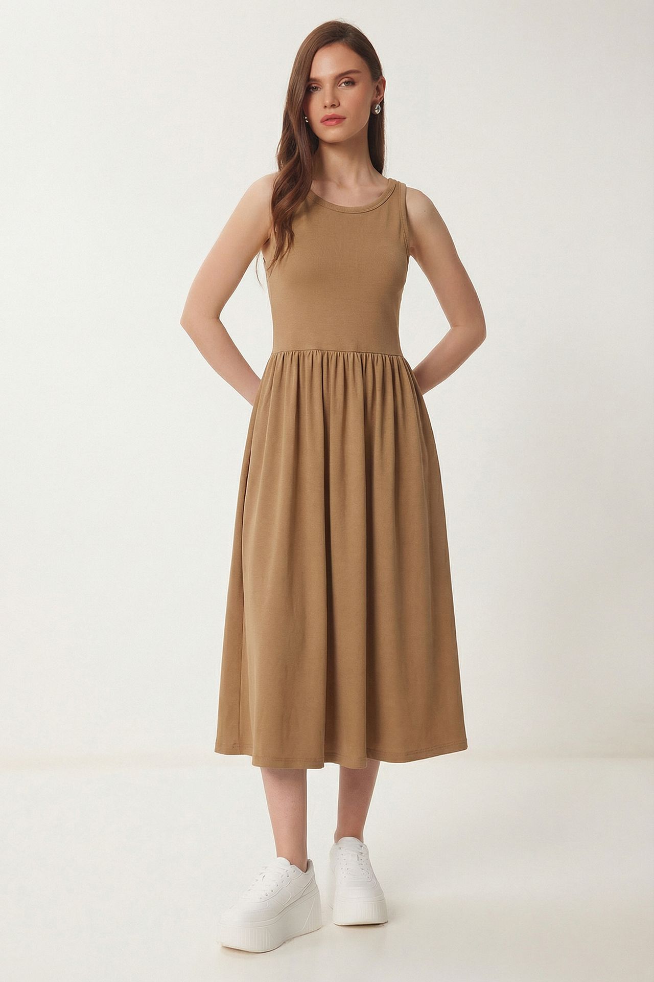 ISTANBUL Sleeveless Crew Neck Midi Dress