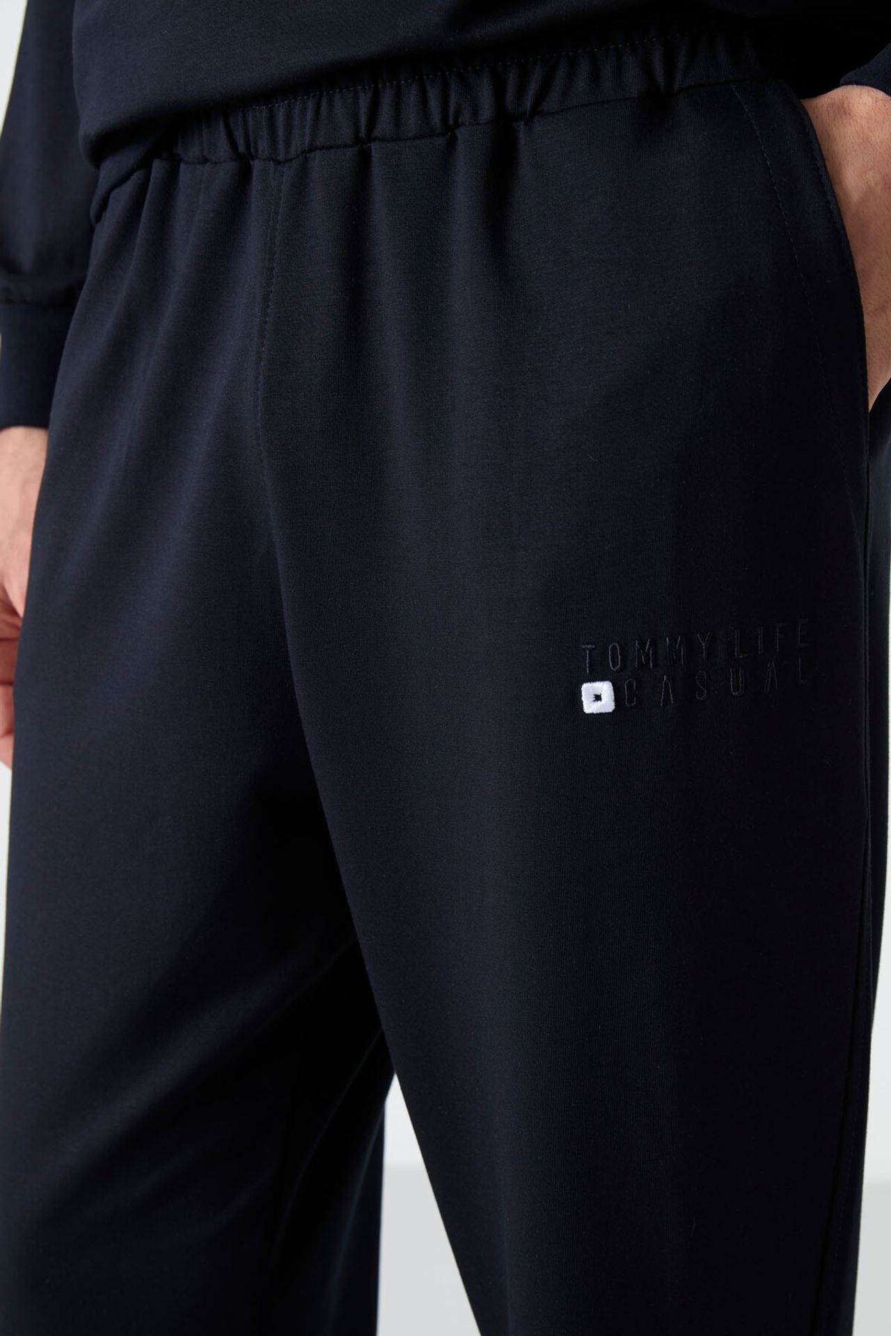 TOMMY Men's Oversized Sweatshirt And Pants Set 6