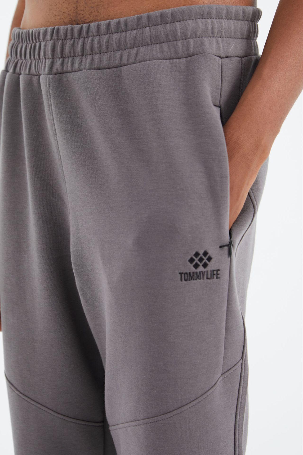TOMMY Men's Relaxed Fit Fleece Sweatpants 6