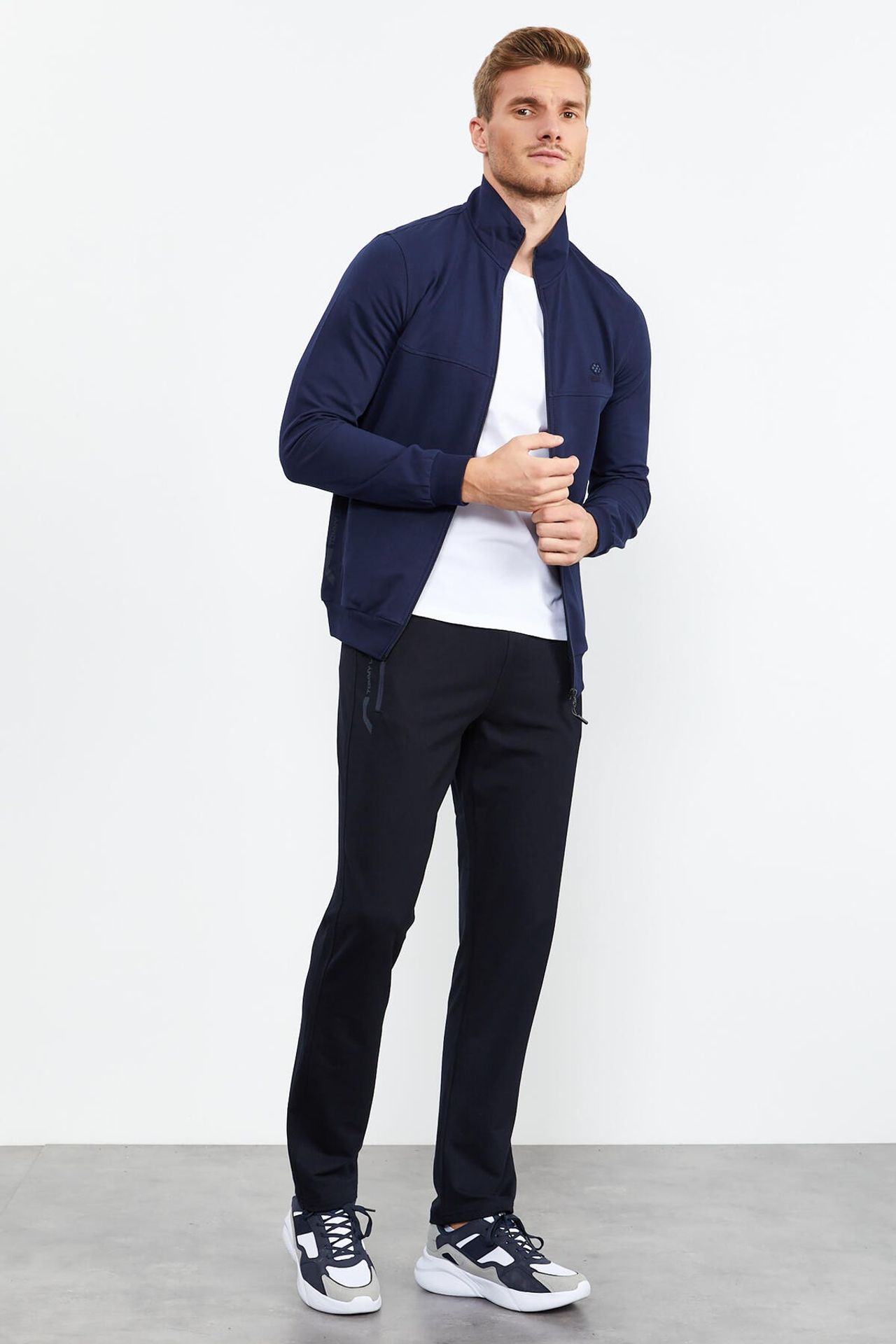 TOMMY Men's Zip-Front Sweatshirt And Pants Set 3