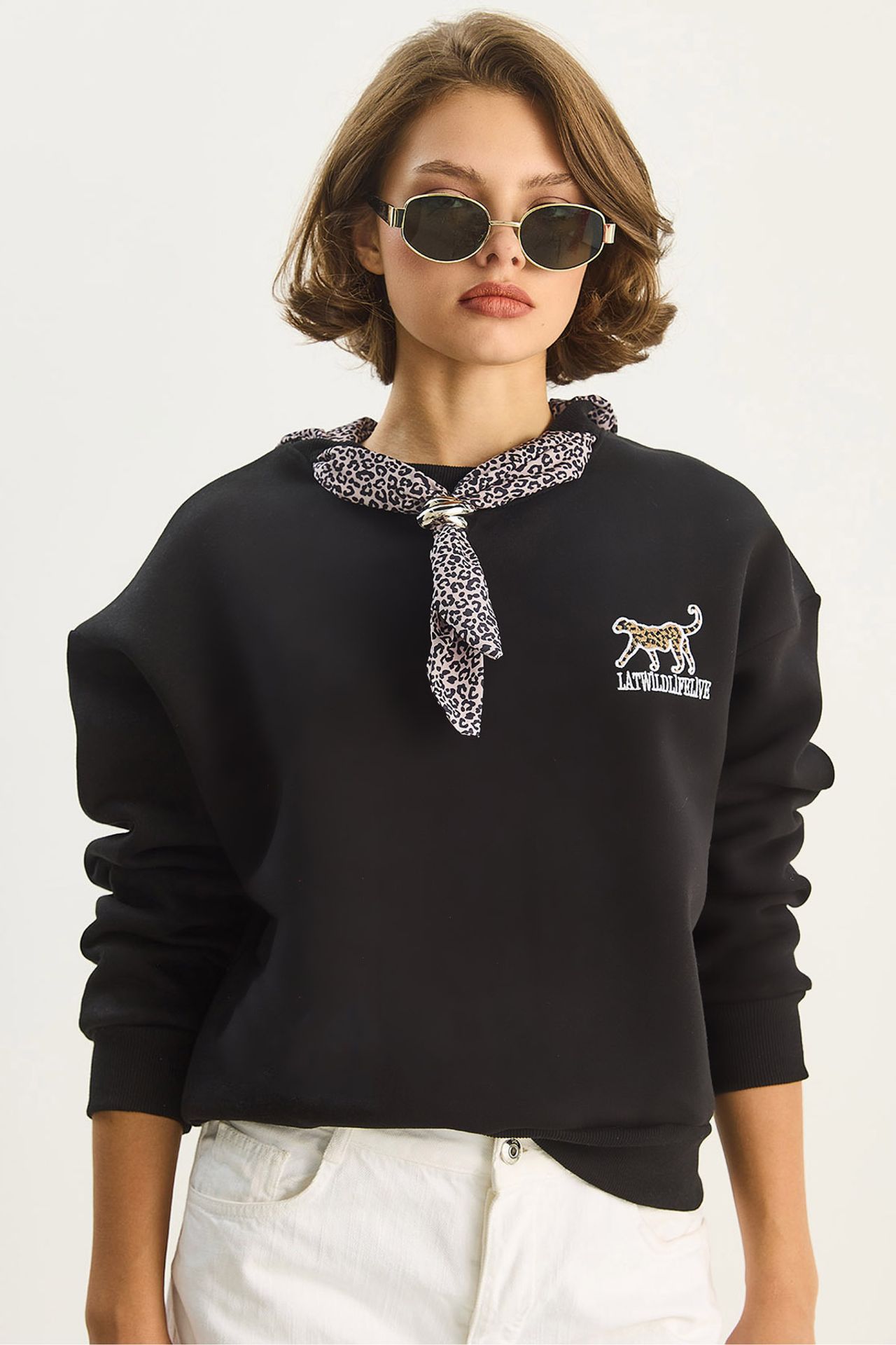 LUCCI Crew Neck Sweatshirt with Print Accessory  1