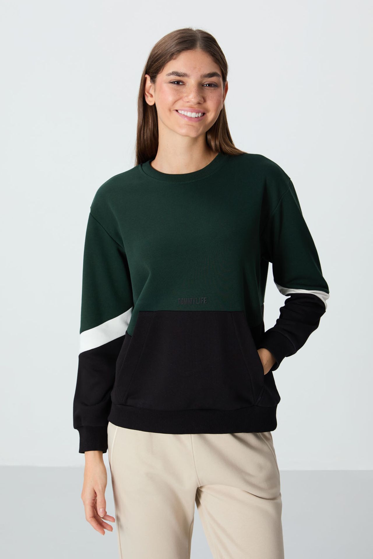 TOMMY Oversized Color-Blocked Crew Neck Sweatshirt 4
