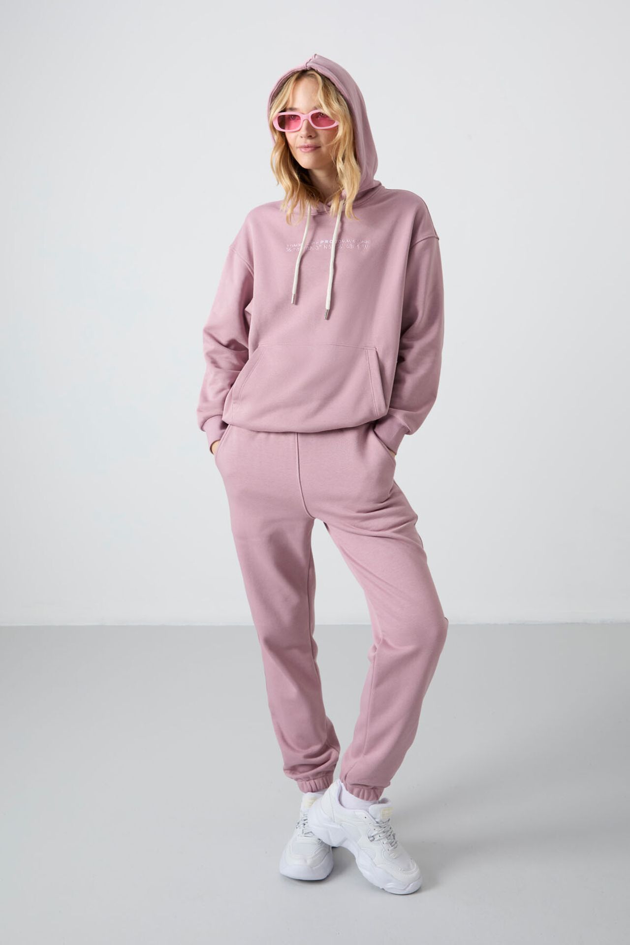 TOMMY Oversized Hooded Sweatshirt And Pants Set 1