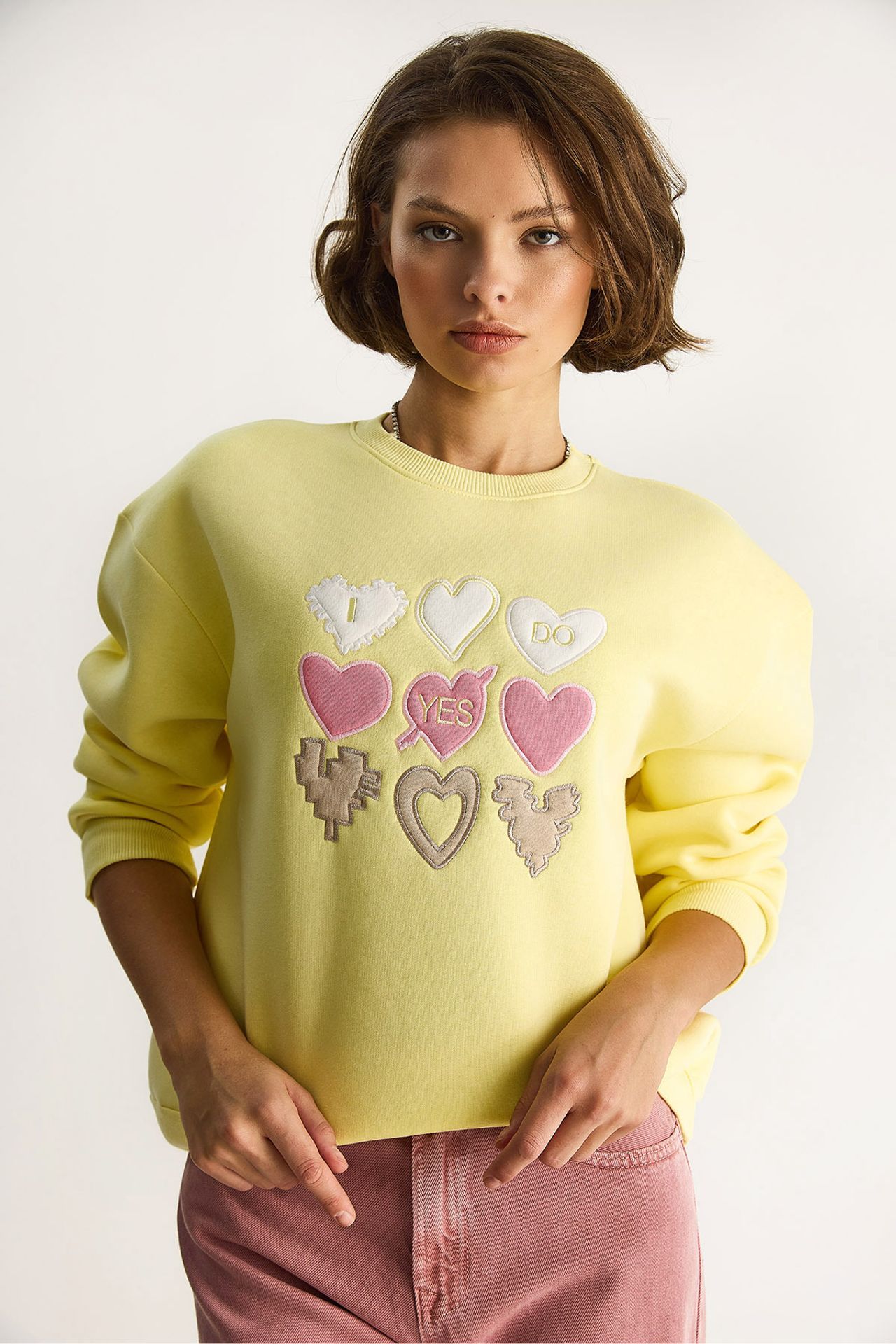 Heart Patch Appliqué Relaxed Fit Crew Neck Sweatshirt 6