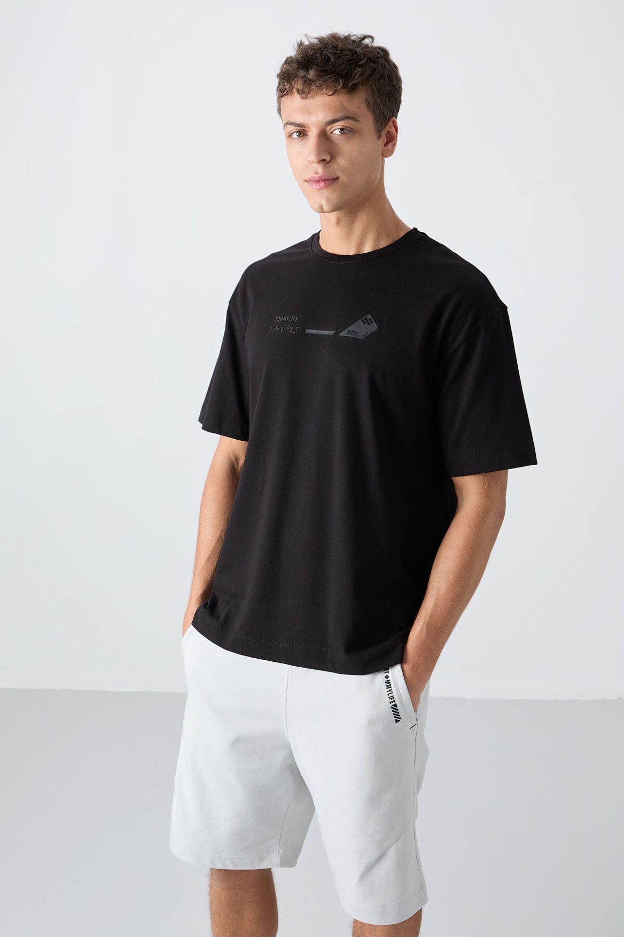 TOMMY Oversized Logo Crew Neck T-Shirt 4