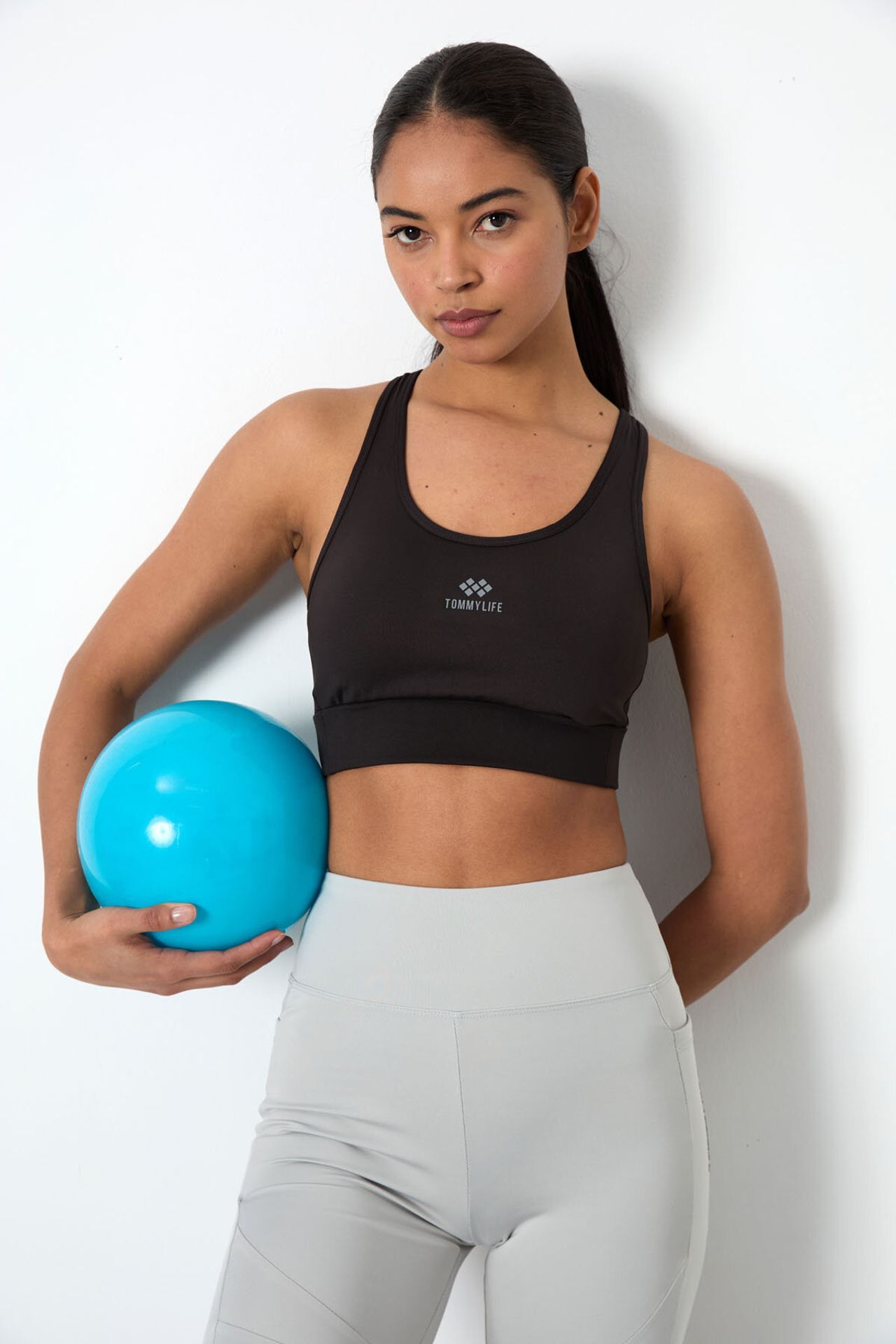 TOMMY Fitted Sleeveless Crop Sports Top 2