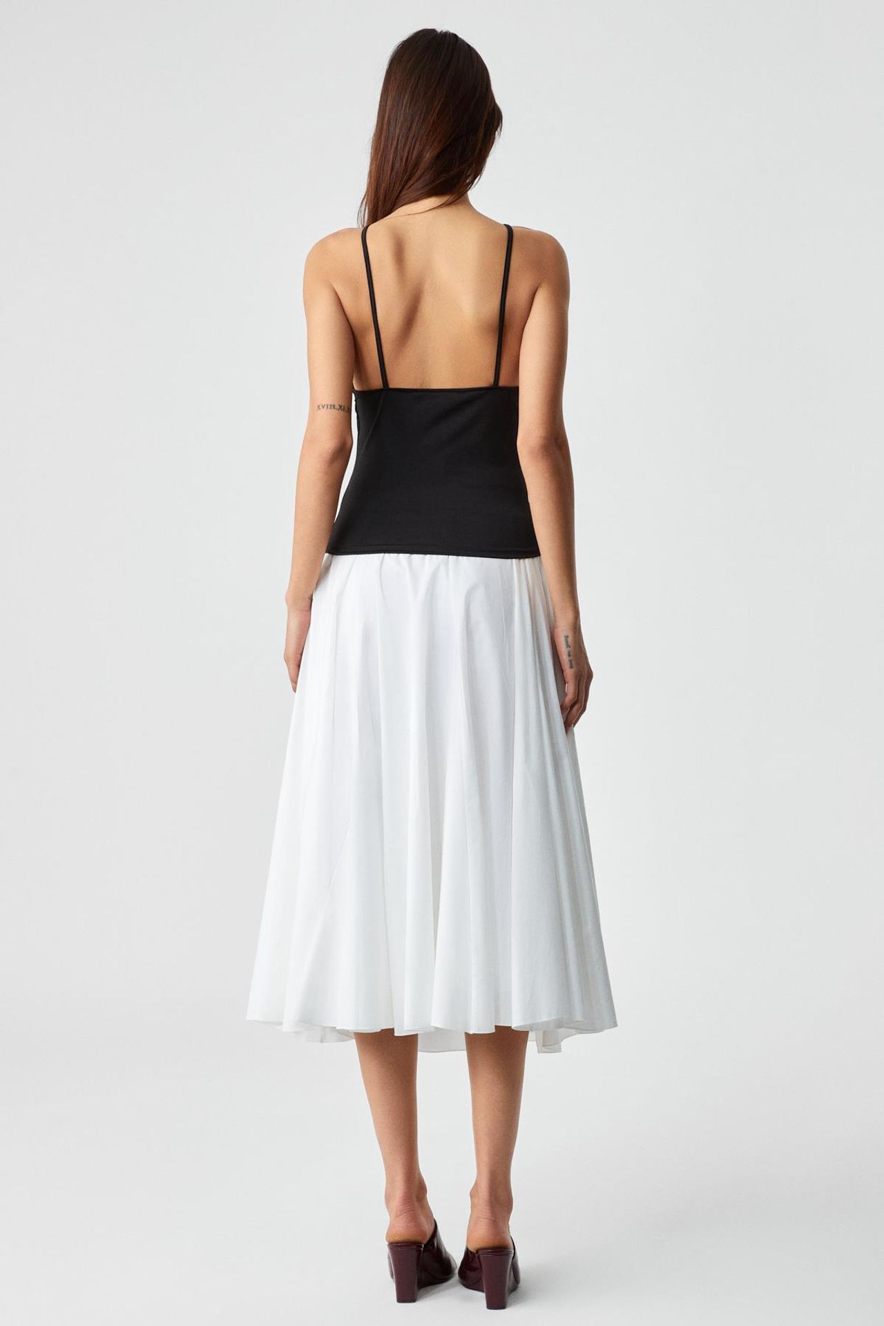 ETHIQUET Fitted Sleeveless Ribbed Tank Top 6