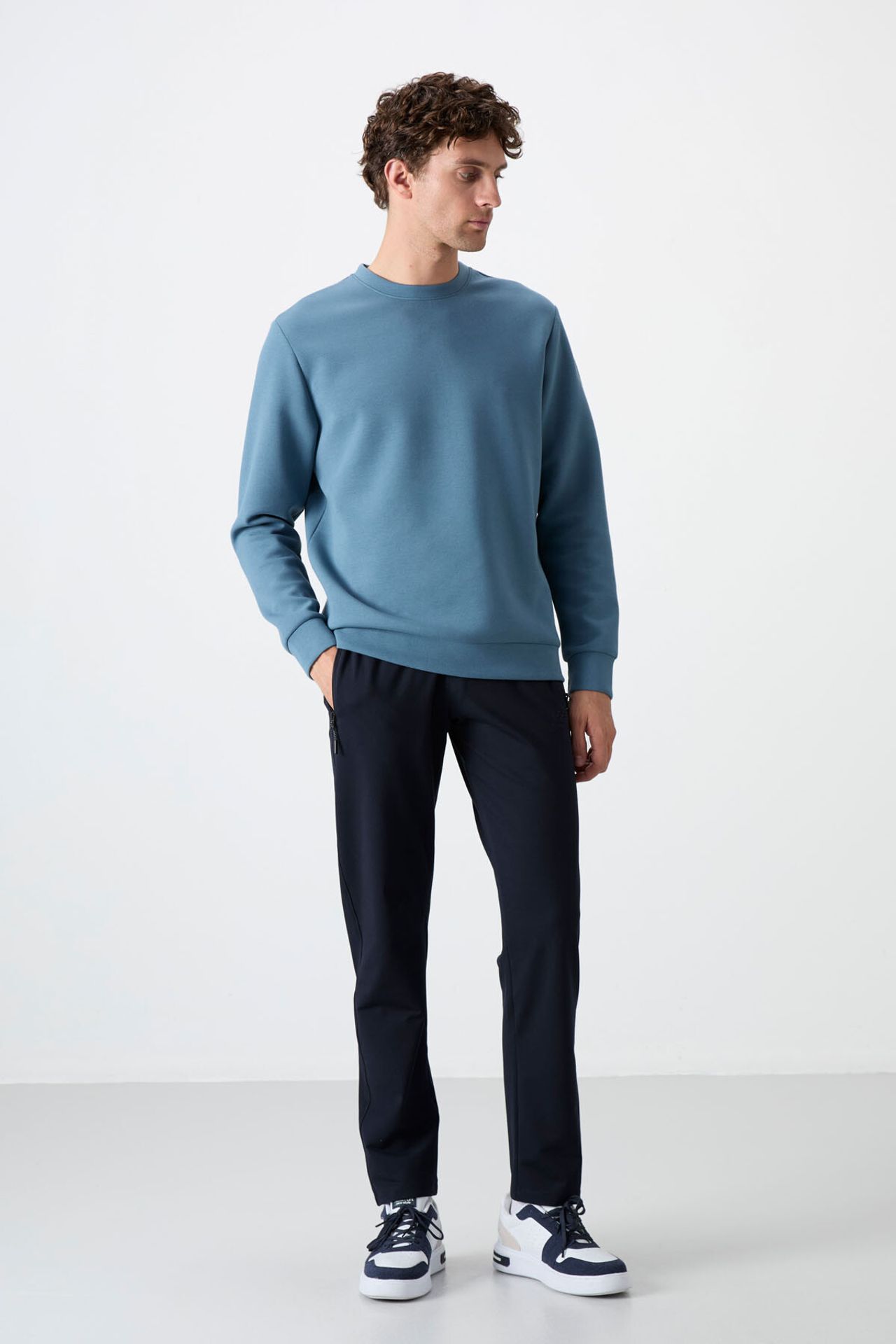 TOMMY Men's Regular Fit Straight-Leg Sweatpants 1