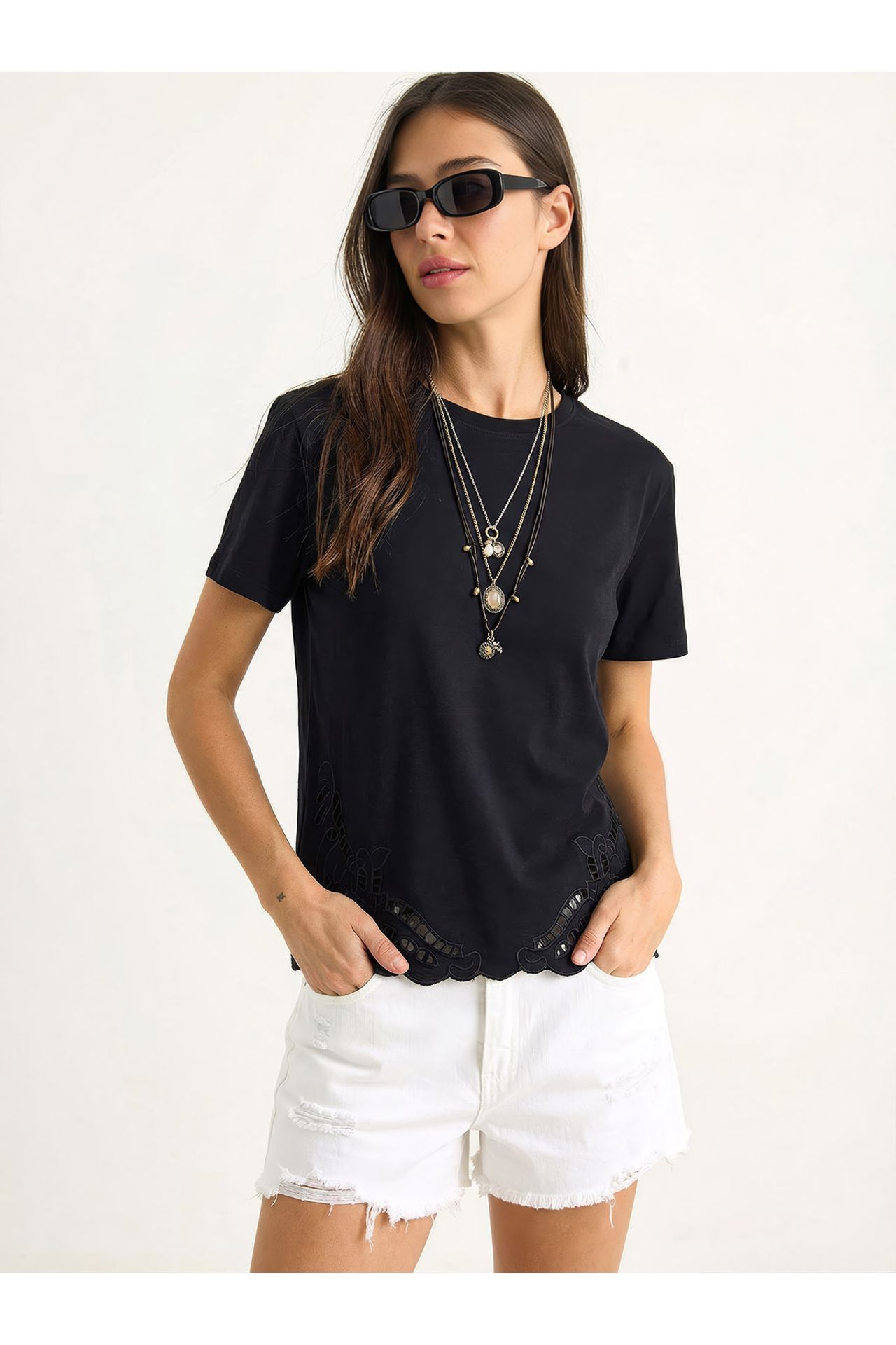 LUCCI Embroidered Crew Neck T-Shirt 3