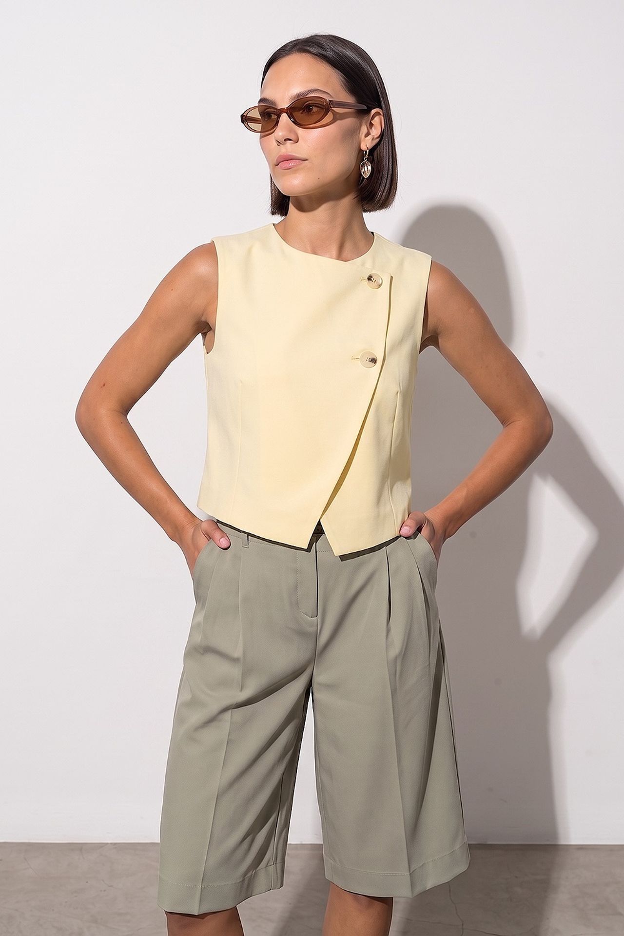 DILVIN Women's Crepe Woven Waistcoat 2
