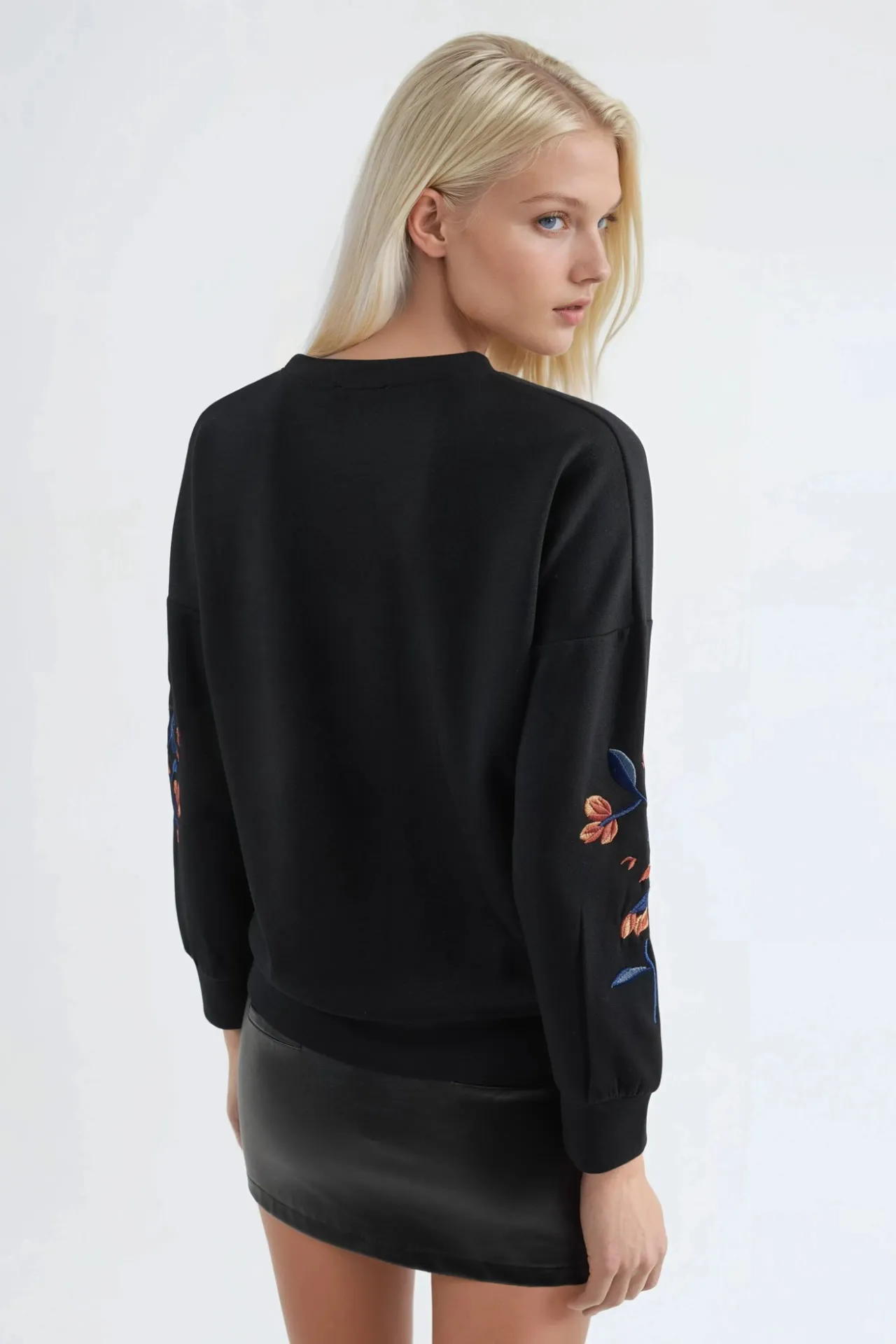 BERSAN Women's Crew Neck Sweatshirt 5