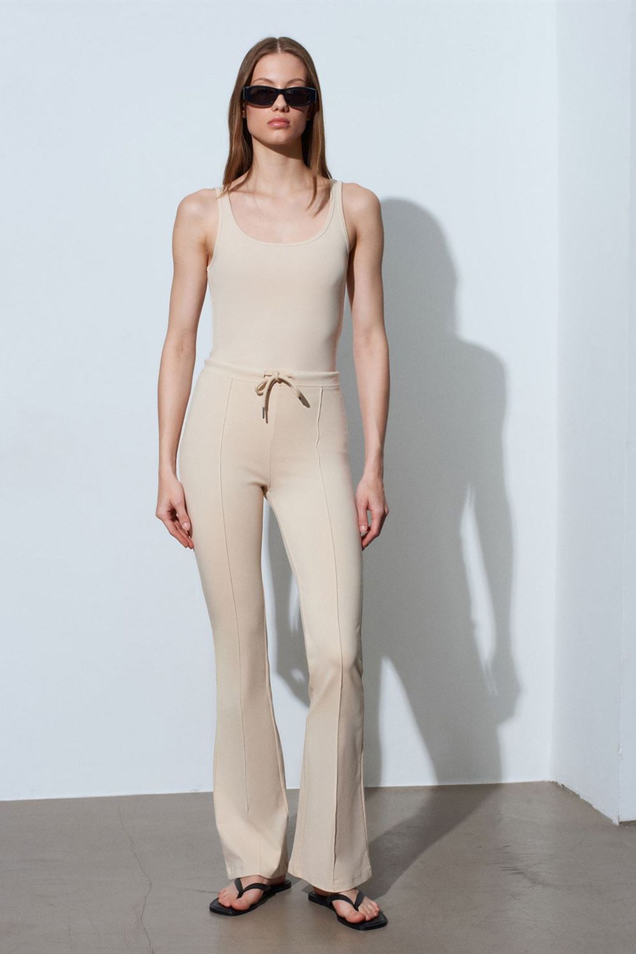 DILVIN Mid-Waist Flare Jersey Pants With Drawstring 4