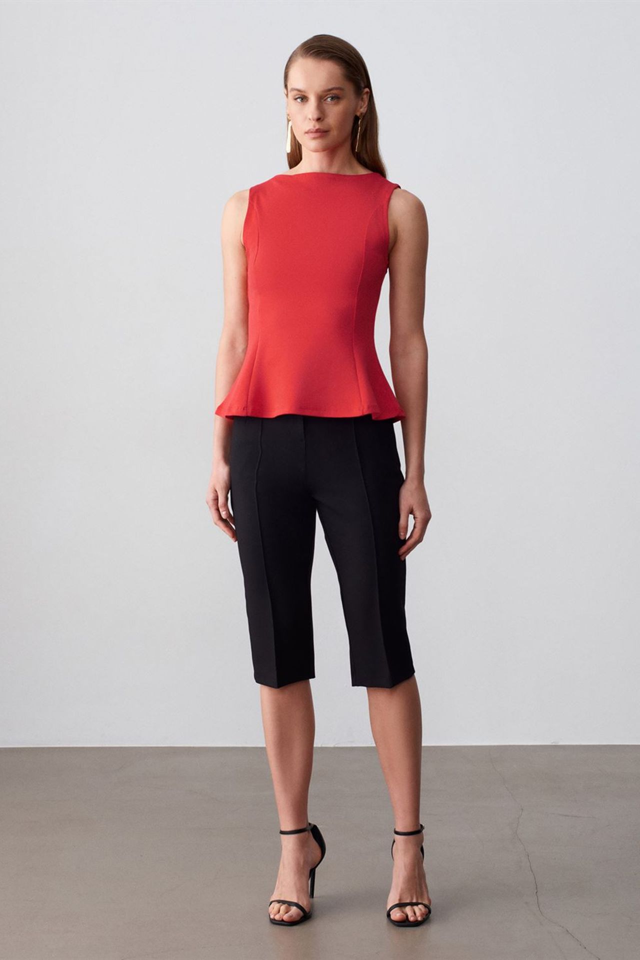 DILVIN Fitted Sleeveless Peplum Blouse 1