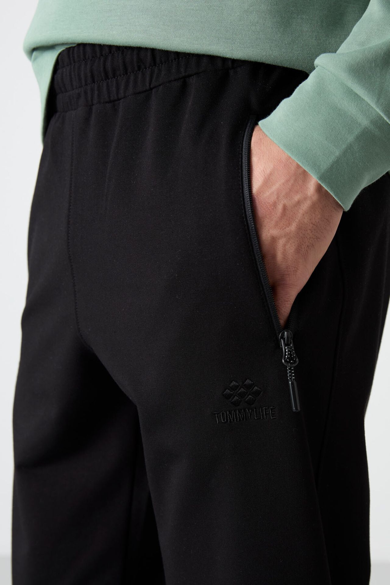 TOMMY Men's Solid Pull-on Sweatpants With Zip Pocket 3