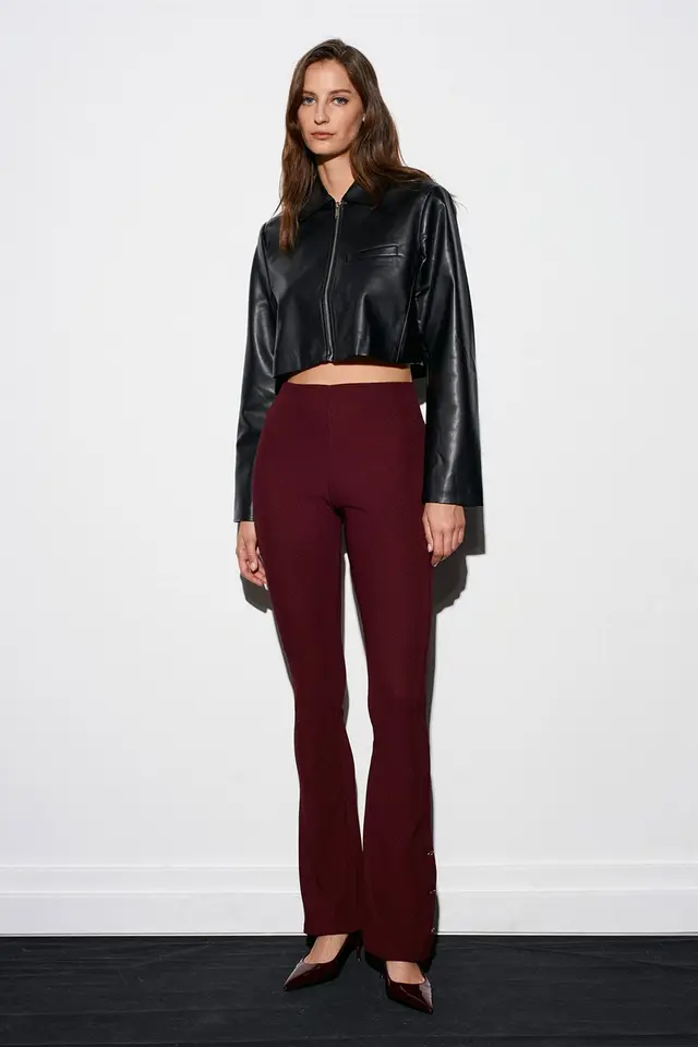 DILVIN High-Waist Flare Leggings with Button Detail