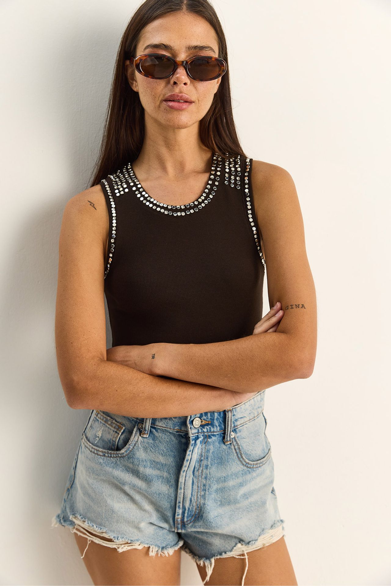 LUCCI Ribbed Sleeveless Crew Neck Blouse with Stone Accessory 4