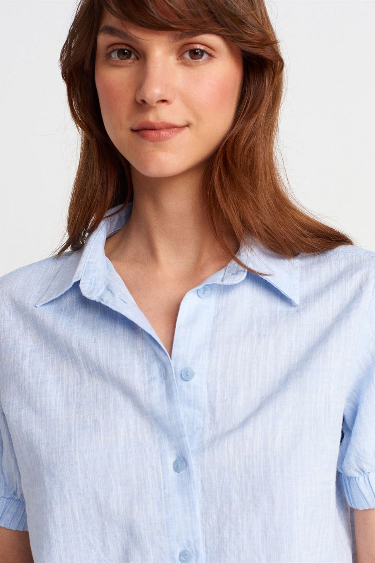 DILVIN Women’s Cropped Linen-Blend Shirt 3