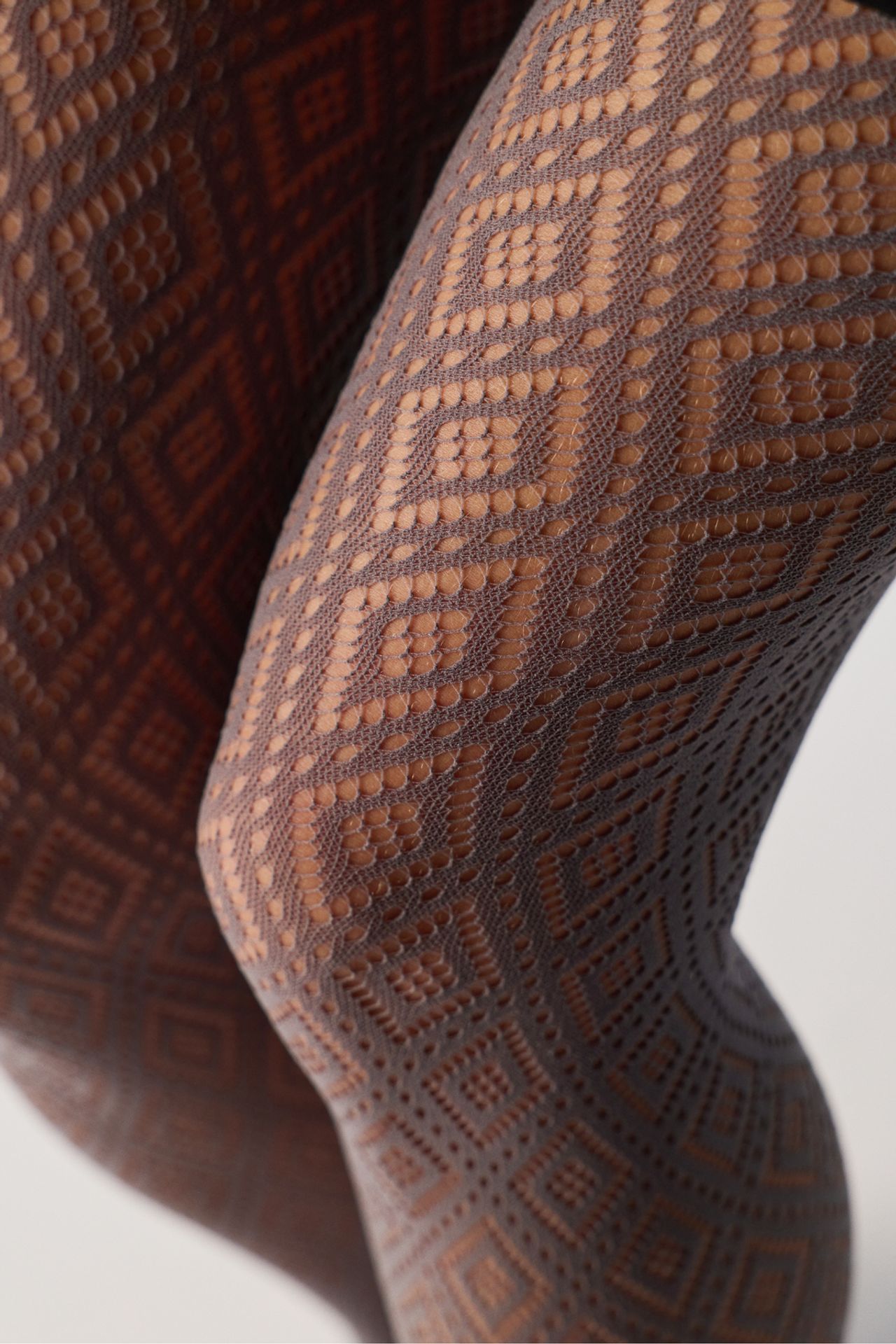 PENTI Shadow Diamond Geometric Pattern Mesh Tights 2