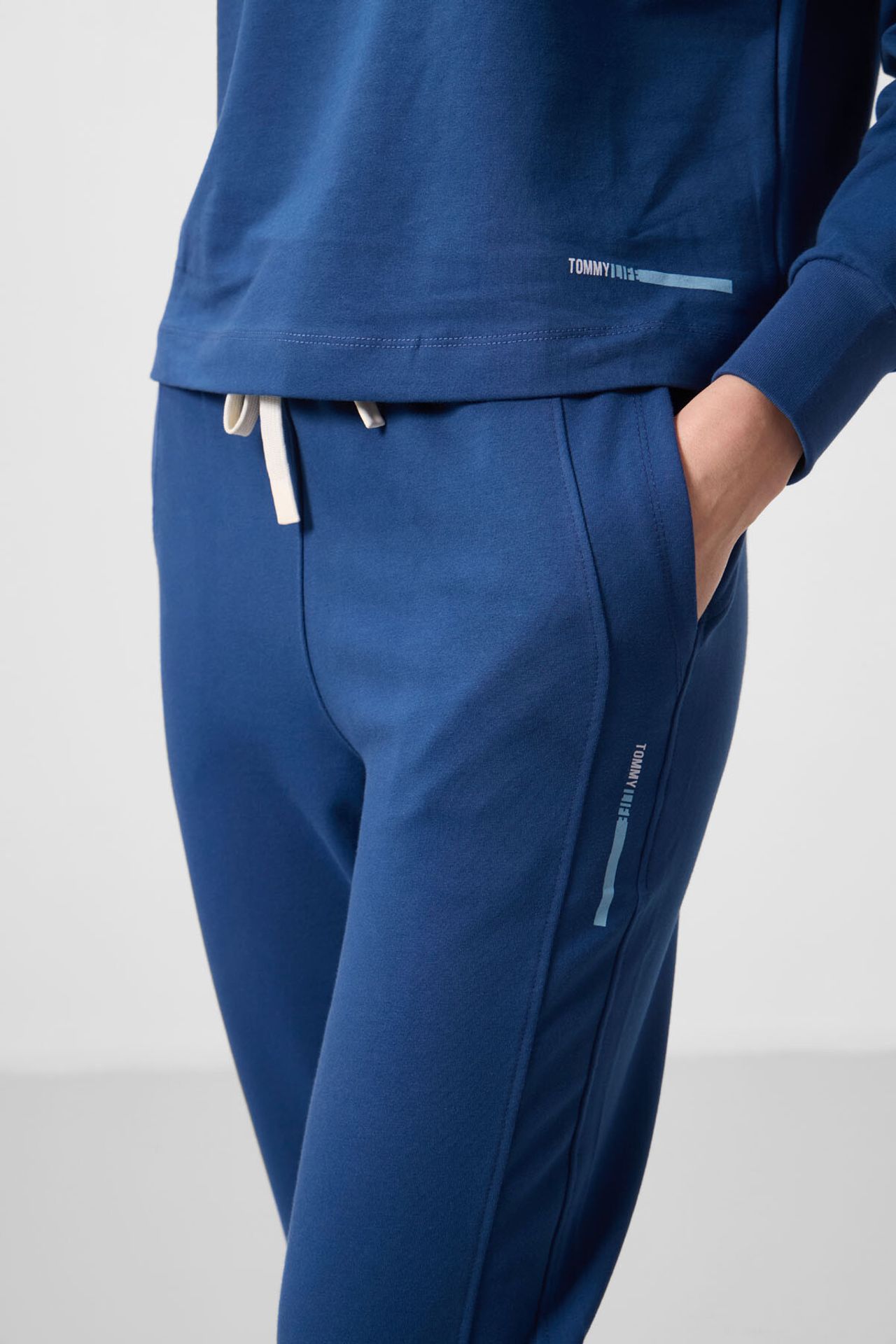 TOMMY Oversized Hooded Sweatshirt And Pants Set 5