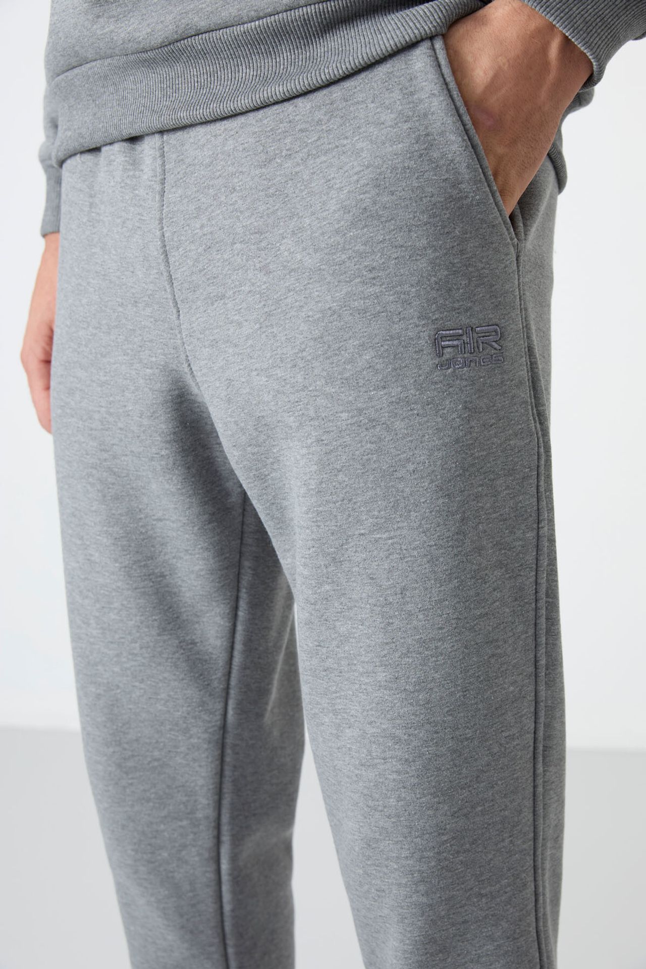 TOMMY Men's Long-Sleeve Crew Neck Sweatshirt And Pants Set 4