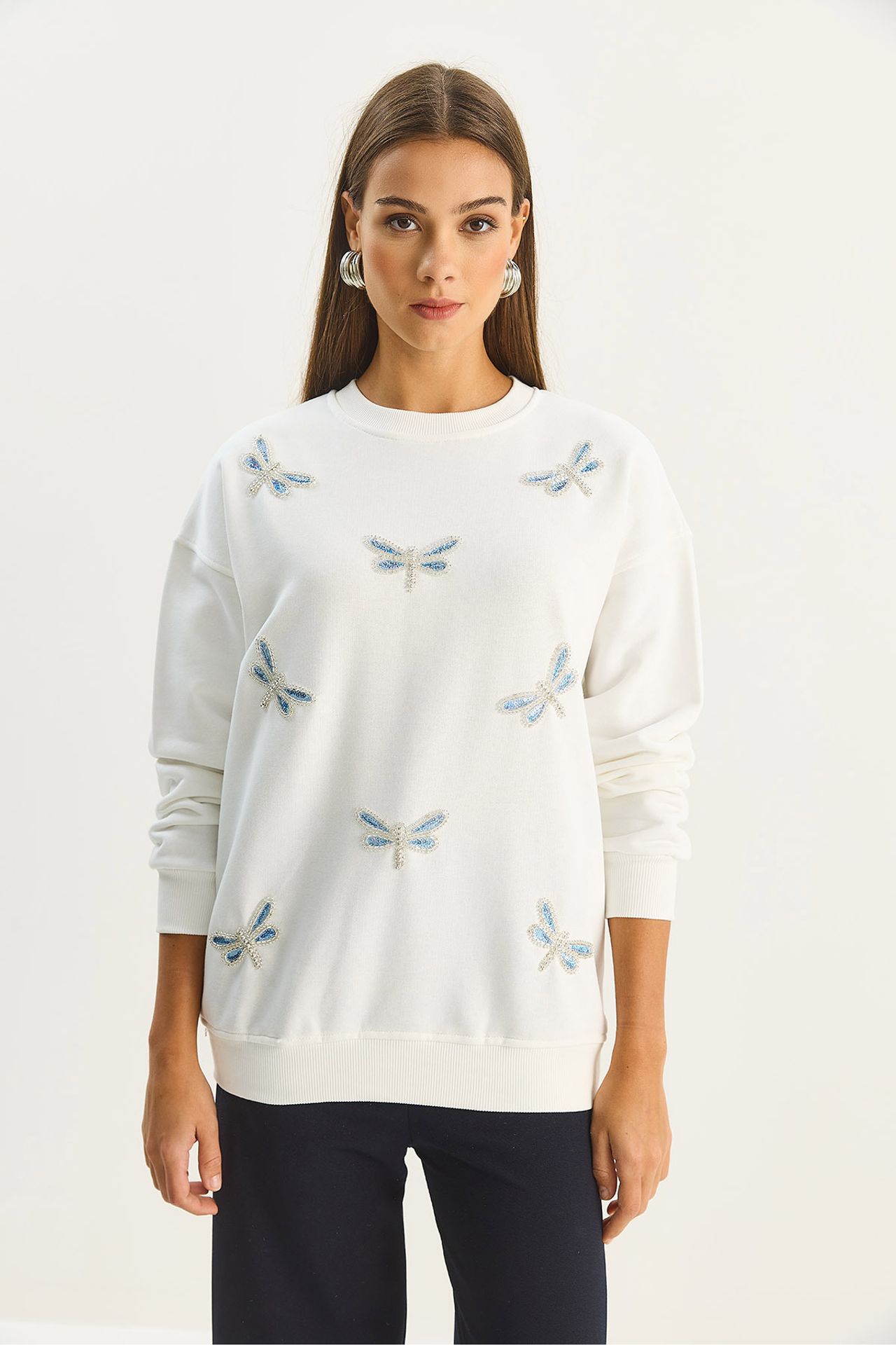 Dragonfly Embroidered Crew Neck Sweatshirt 4