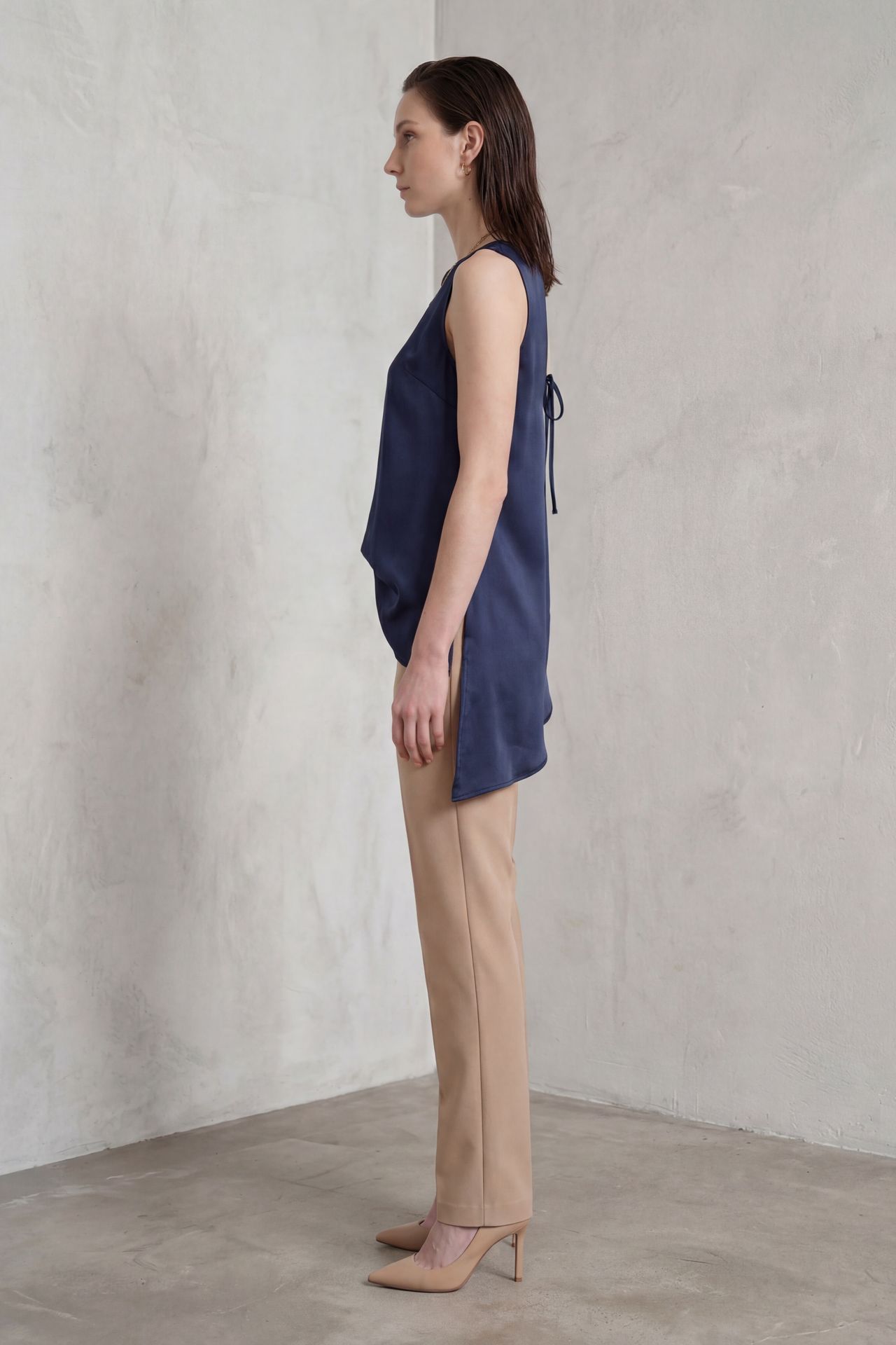MY FASHION Satin Crew Neck Sleeveless Long Blouse with Slit 4
