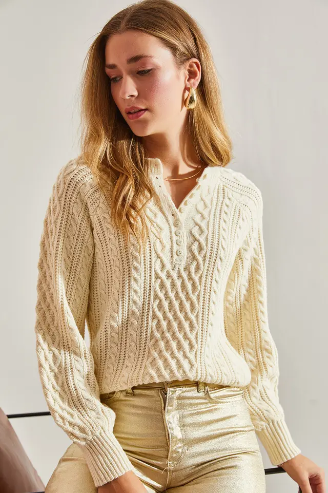 LUCCI Textured Knitwear Sweater with Button Collar