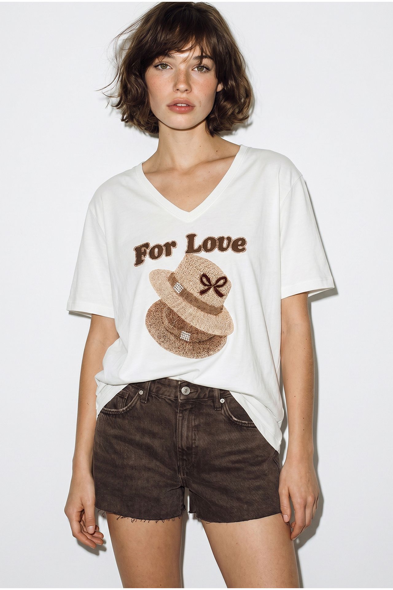 LUCCI Oversized V-neck Printed T-shirt 4