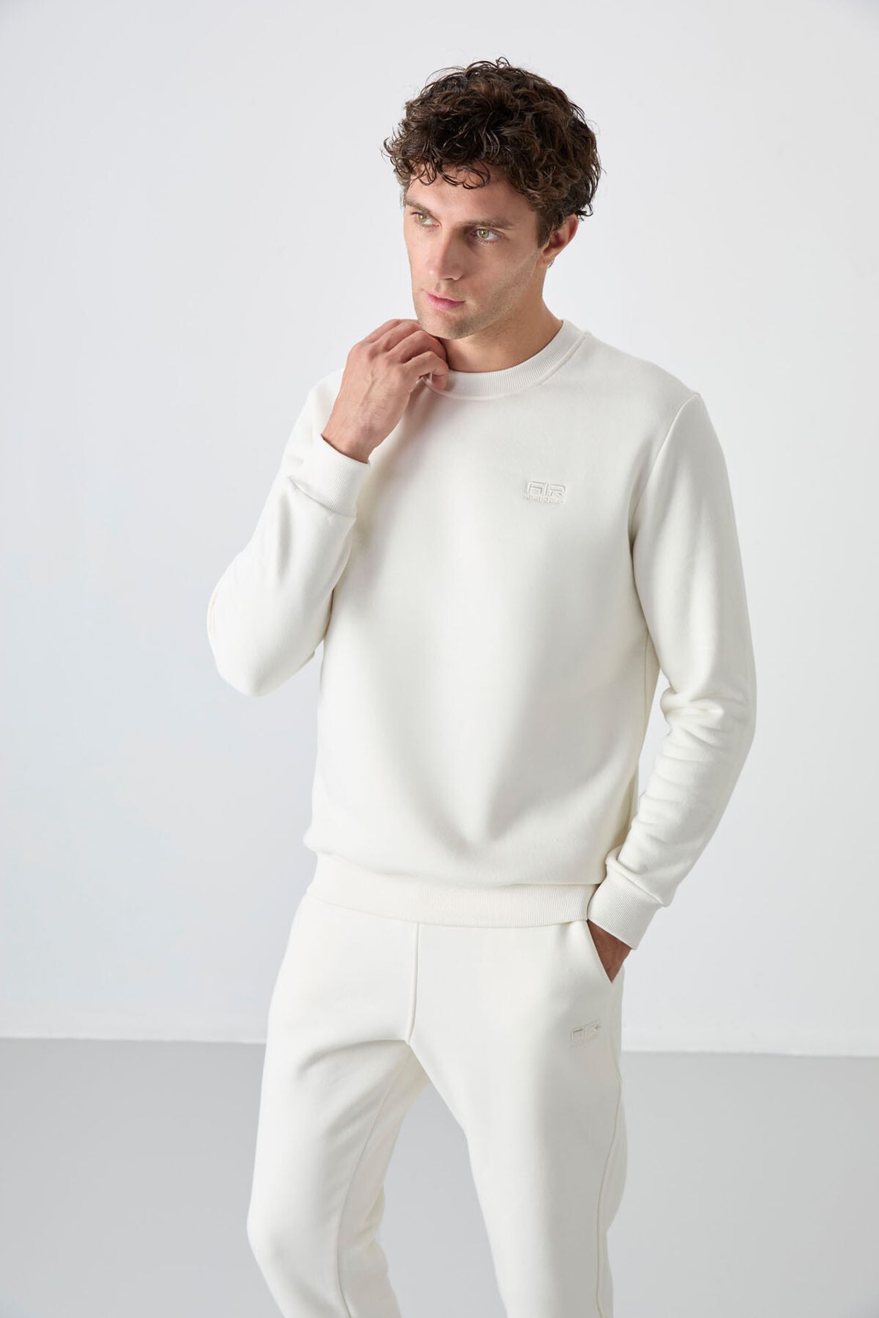 TOMMY Men's Long-Sleeve Crew Neck Sweatshirt And Pants Set 2