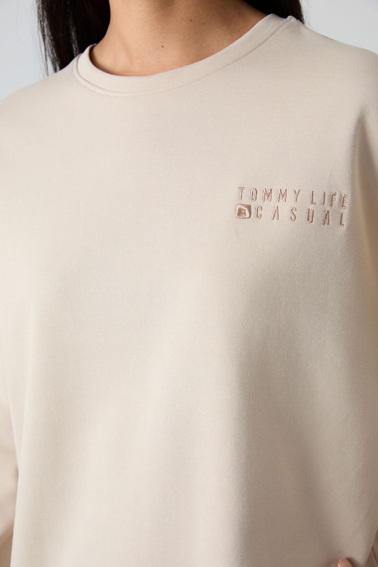 TOMMY Oversized Crew Neck Sweatshirt and Pants Set 4