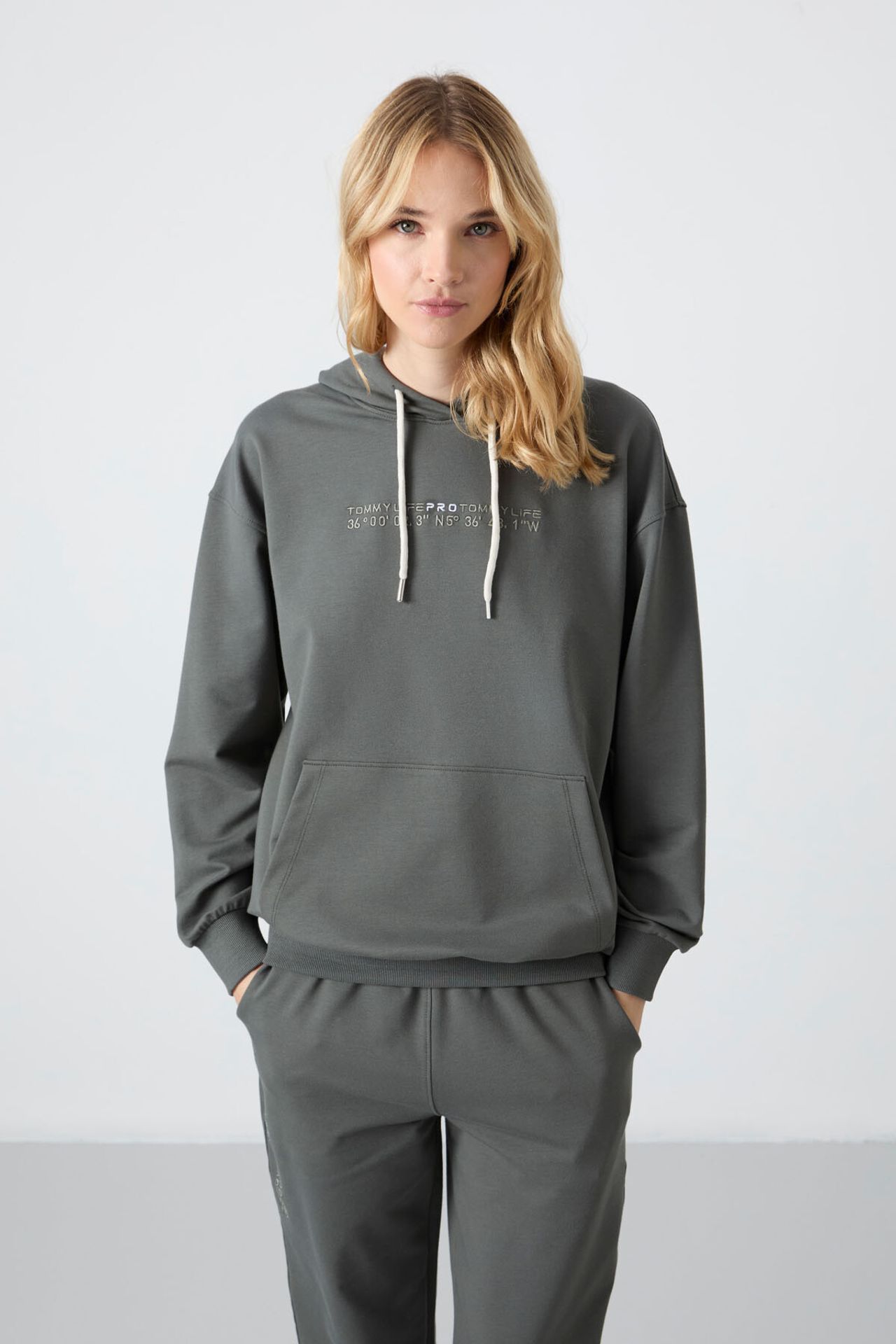 TOMMY Oversized Hooded Sweatshirt And Pants Set 3