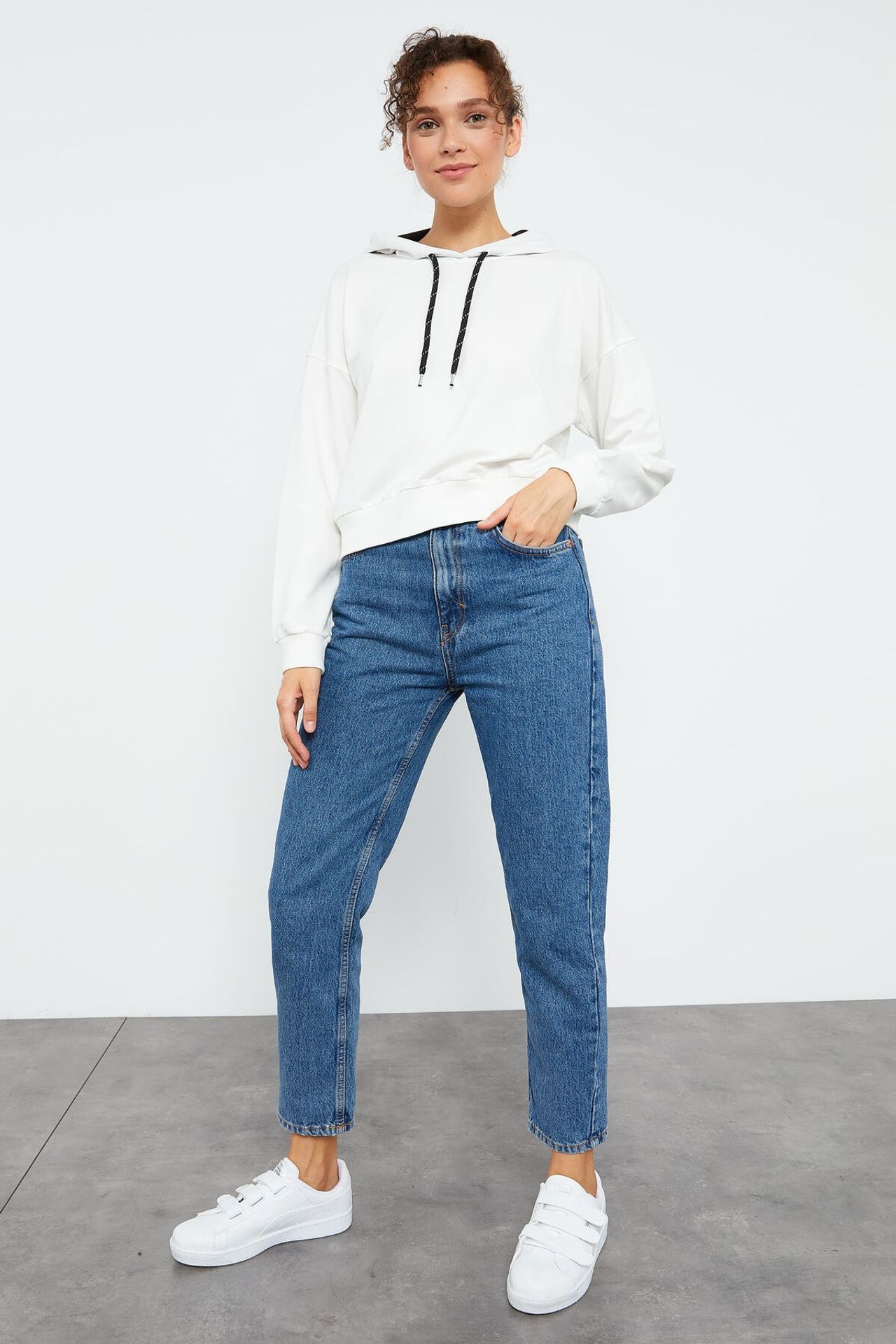 TOMMY Relaxed Hooded Sweatshirt With Tie Detail 2