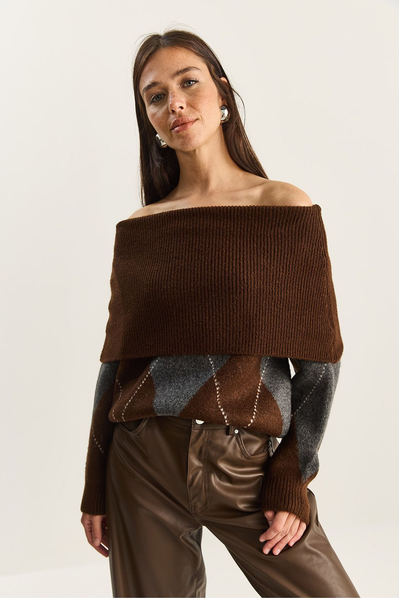 LUCCI Madonna Collar Knitted Sweater with Baklava Pattern 4
