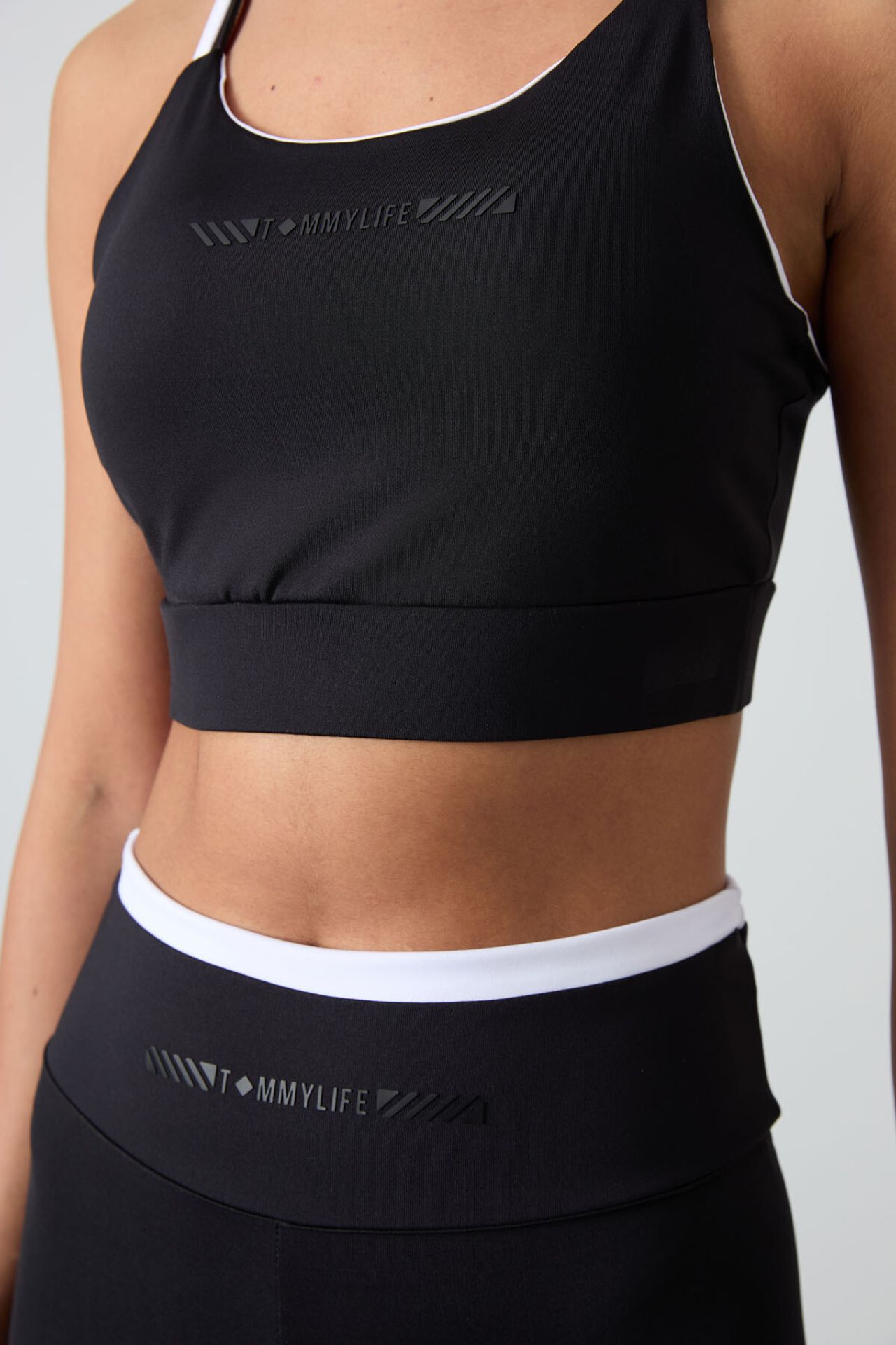 TOMMY Strapless Slim-Fit Active Set 5