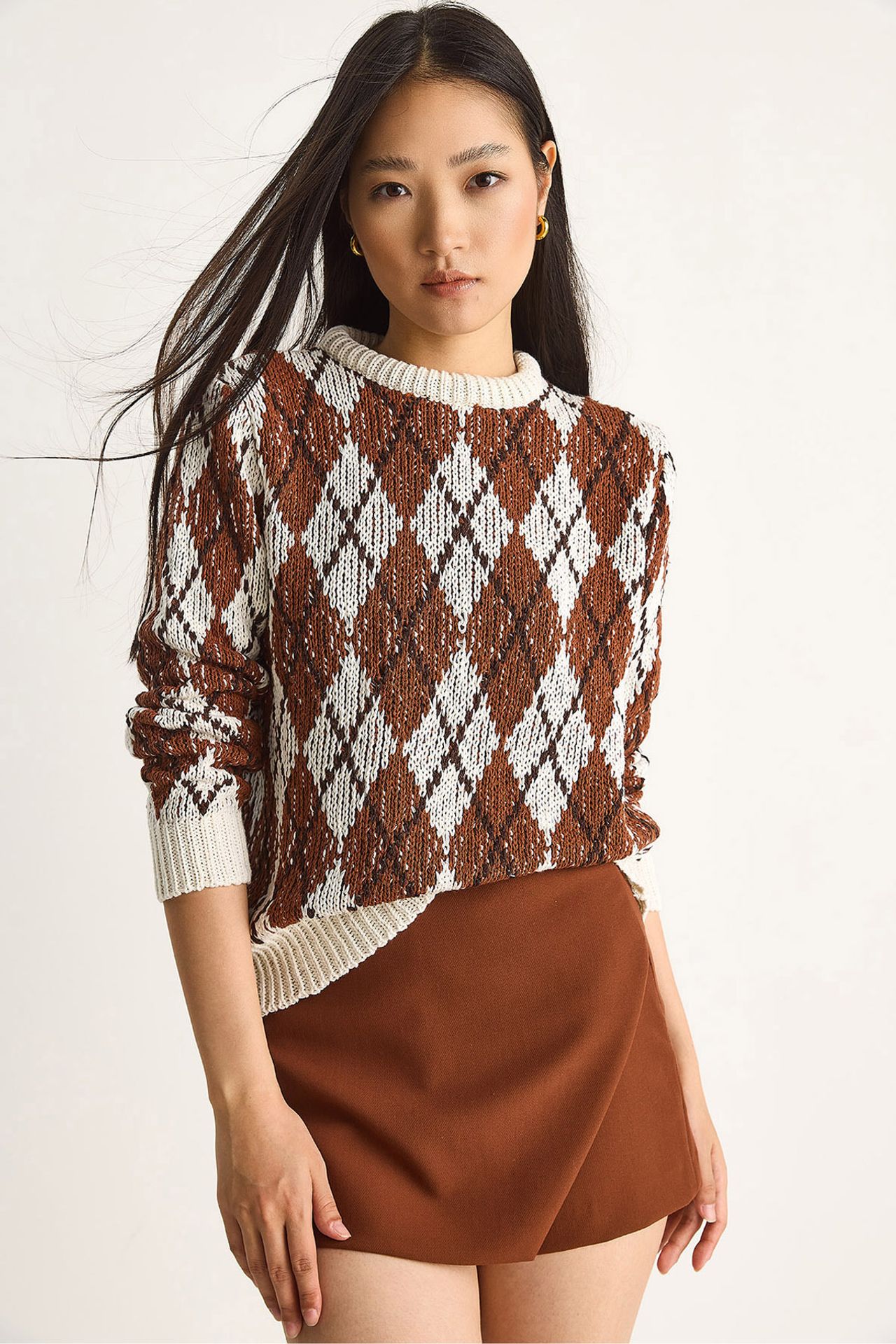 LUCCI Women’s Crew Neck Knitted Sweater with Diamond Pattern 1