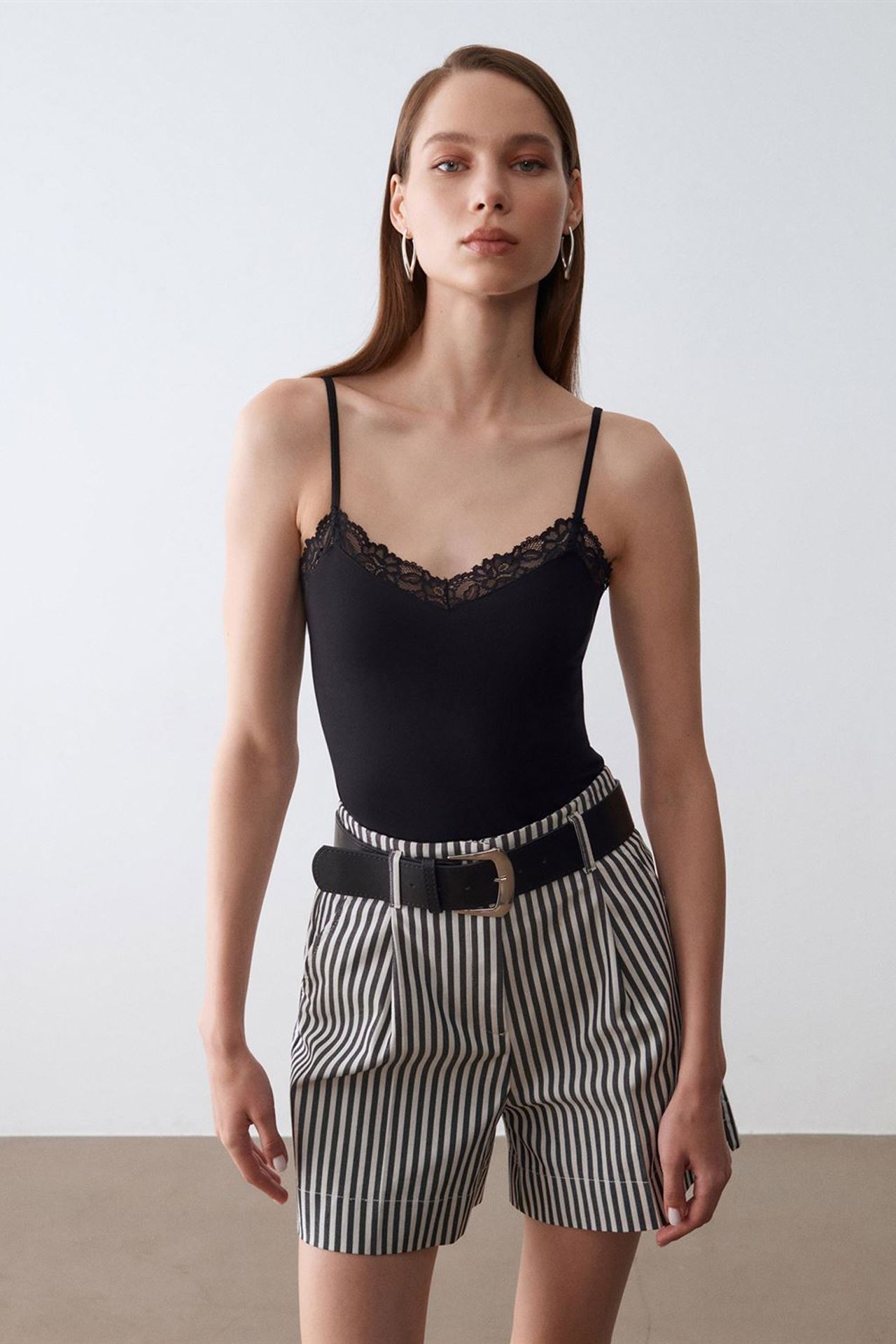 DILVIN Slim Fit Sleeveless V-Neck Cami Blouse 4