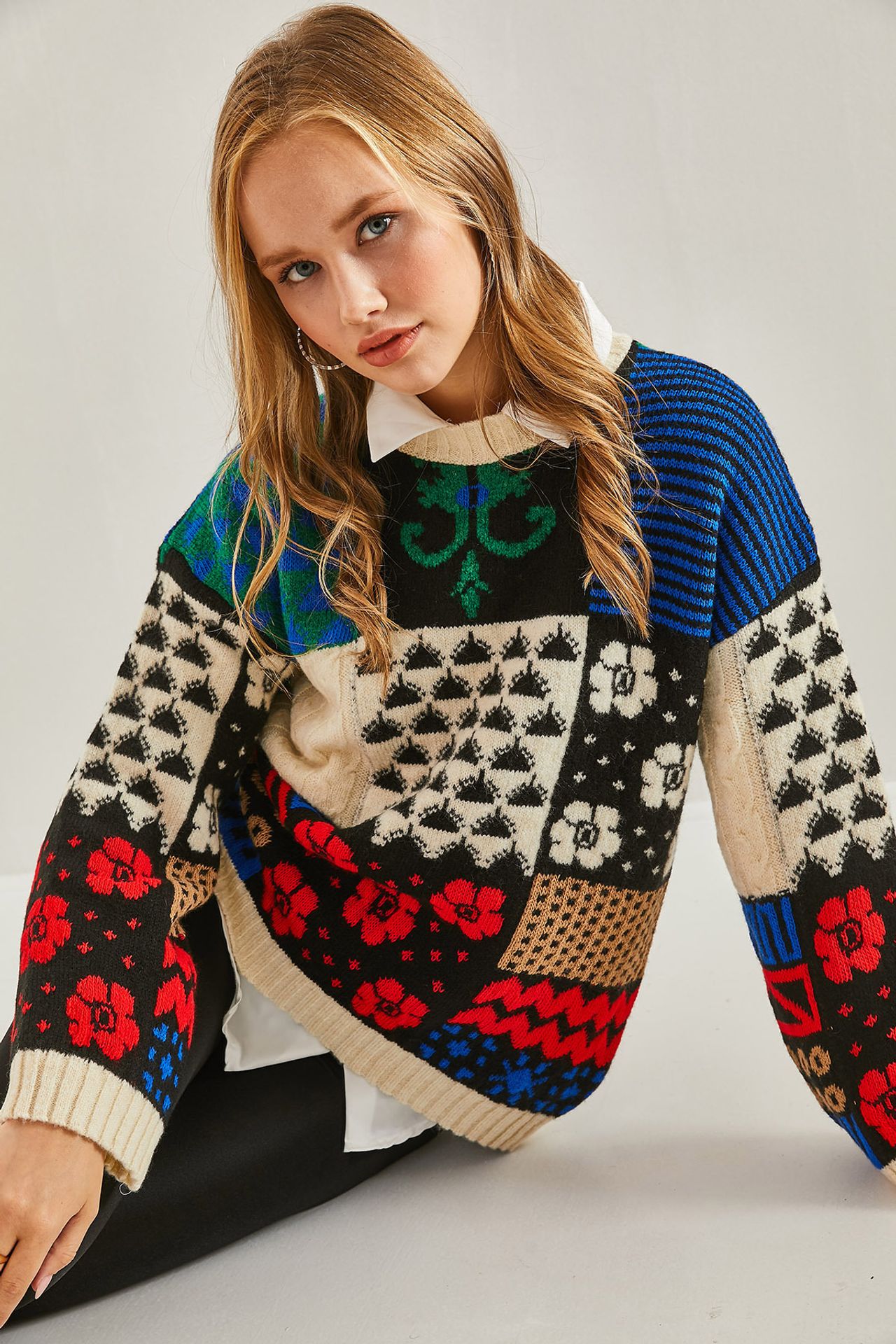 LUCCI Thick Abstract Ribbed Knit Sweater with Crew Neck 3