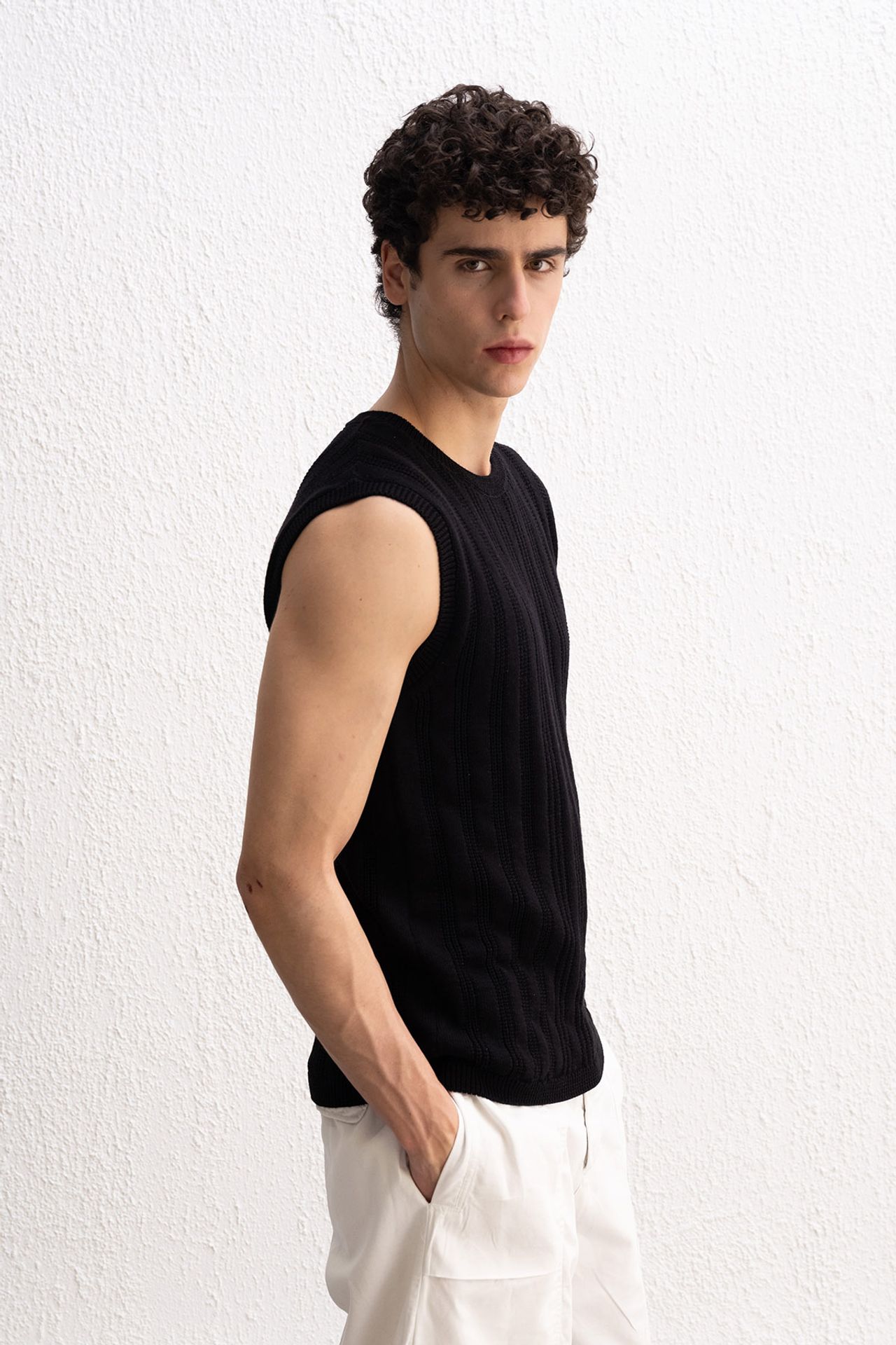 GIESTO Ribbed Crew Neck Sleeveless T-Shirt 2