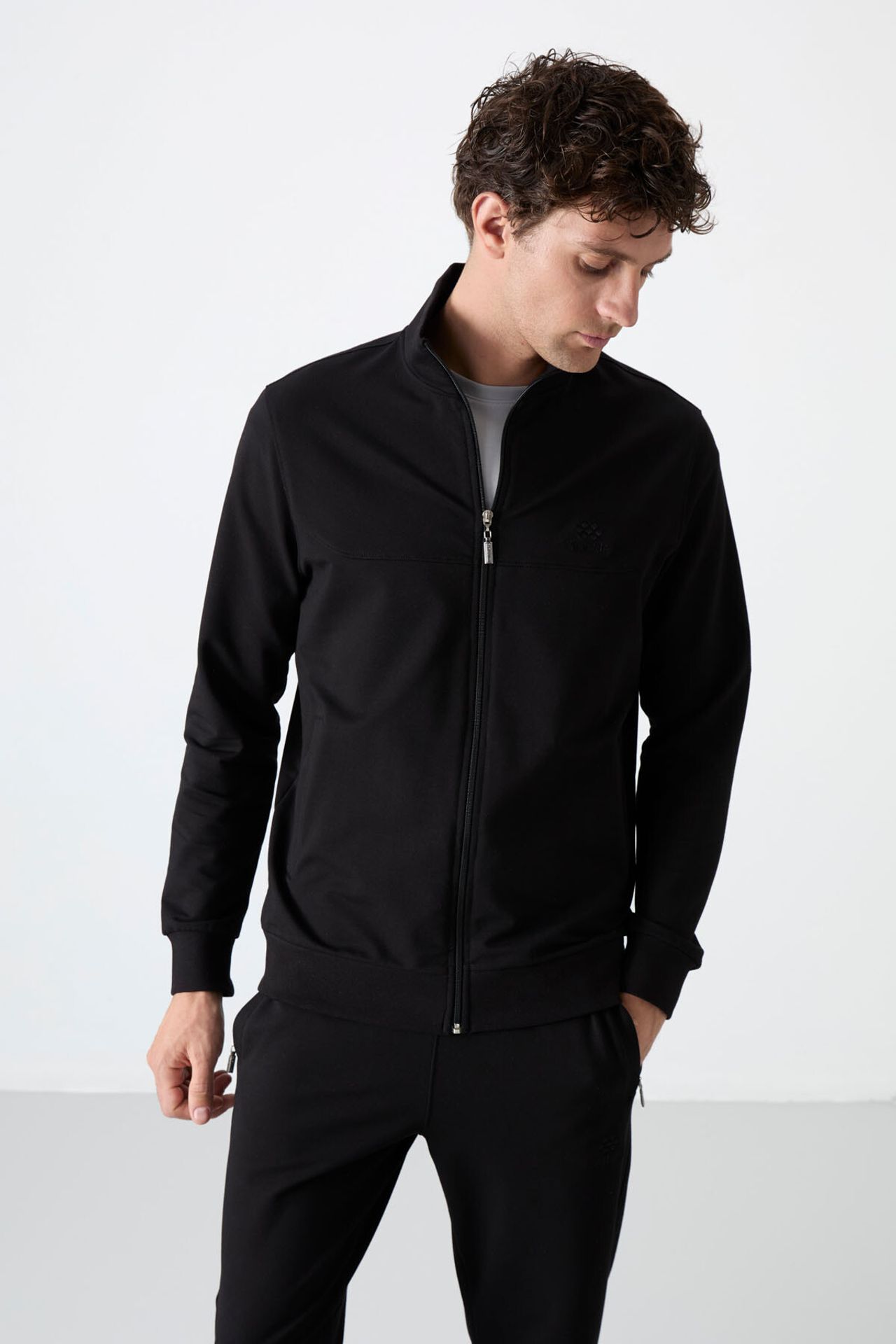 TOMMY Men's Relaxed Fit Zip-collar Sweatshirt And Pants Set 4