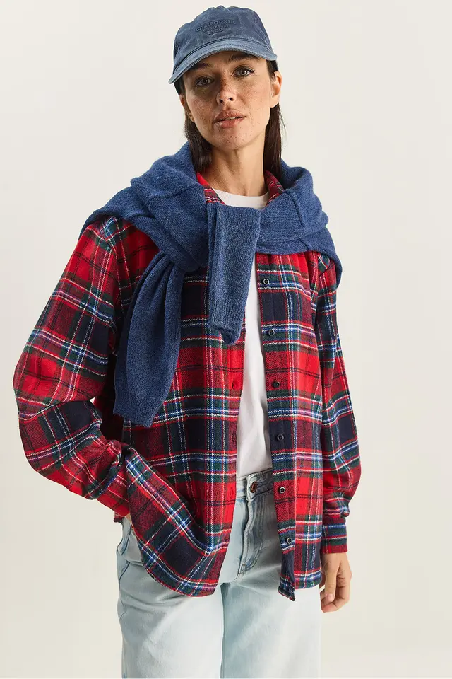 LUCCI Oversized Plaid Button-Up Shirt