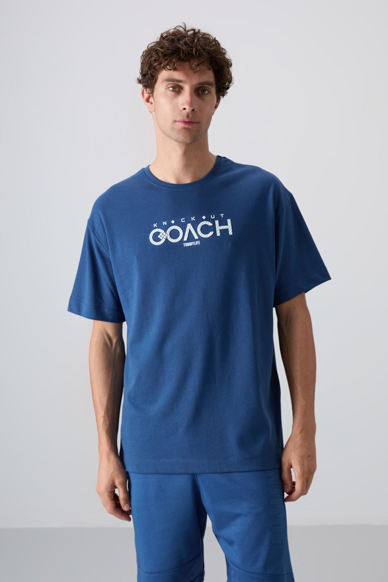 TOMMY Oversized Logo Patch Crew Neck T-Shirt 1