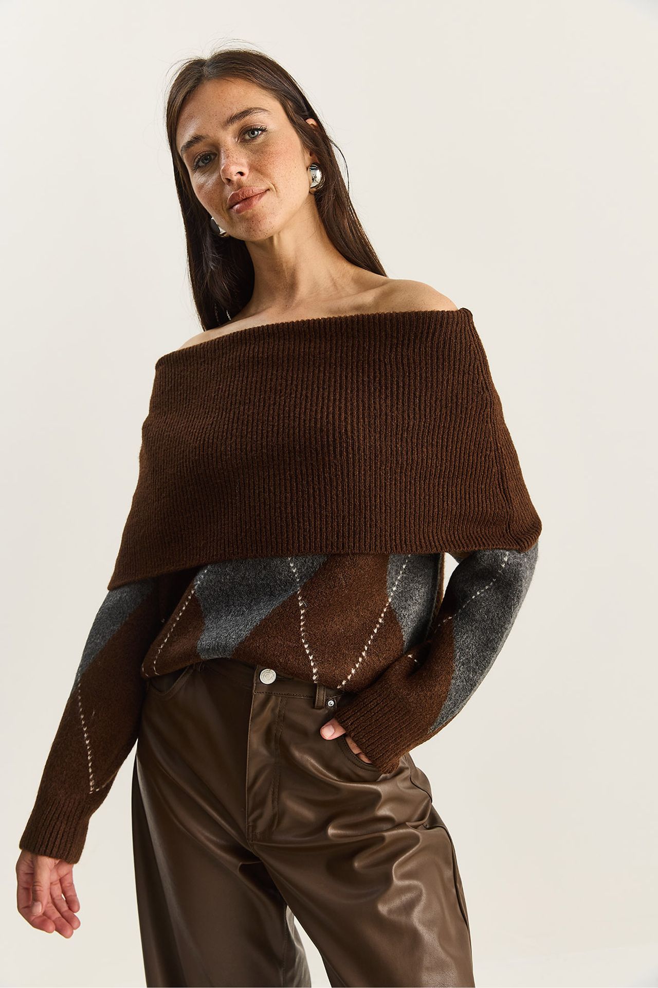 LUCCI Madonna Collar Knitted Sweater with Baklava Pattern 3