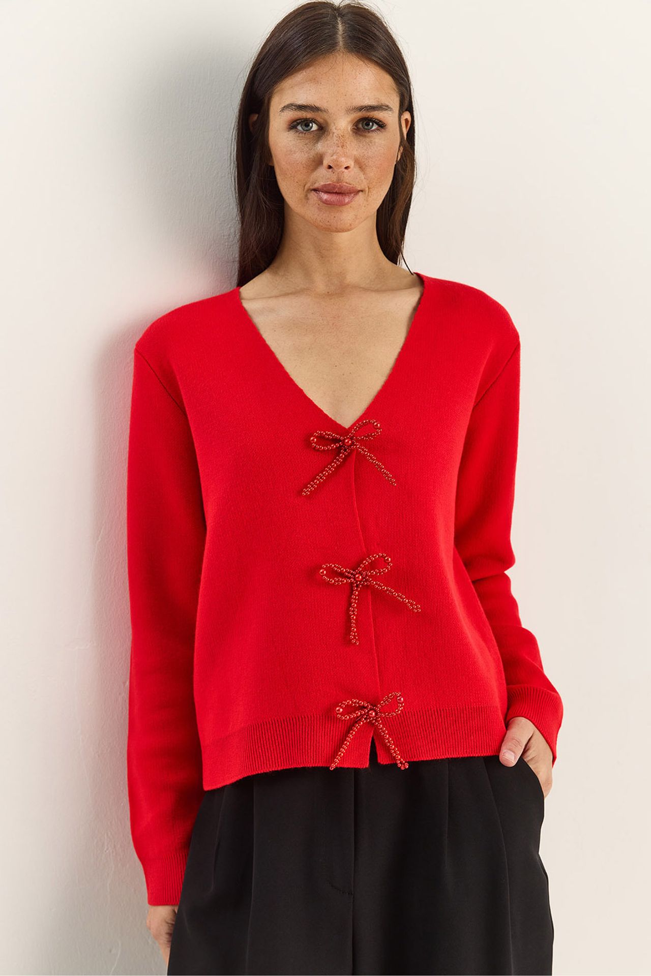 LUCCI Button Detailed Knit V-Neck Cardigan 1