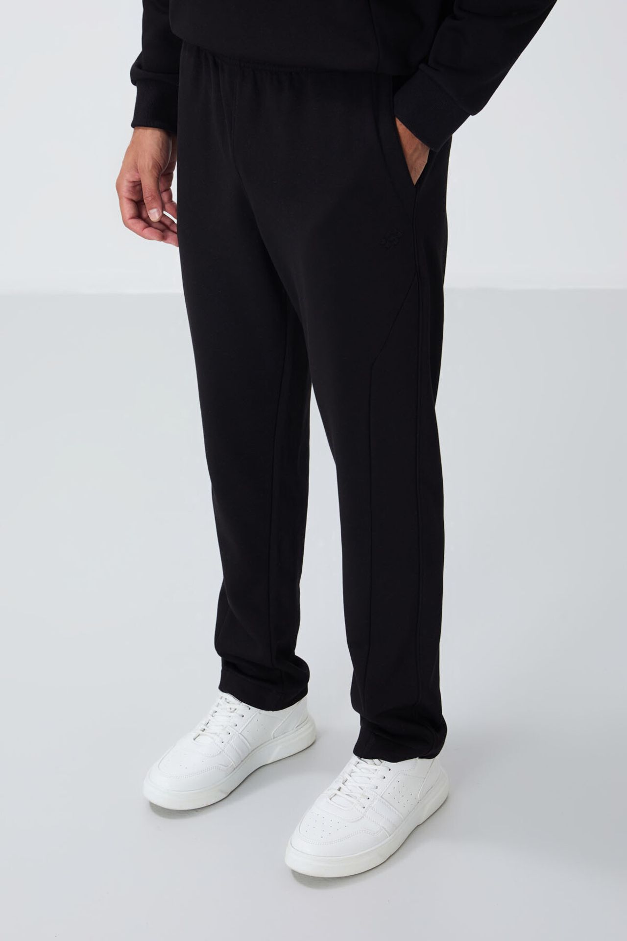 TOMMY Men's Long Sleeve Crew Neck Sweatshirt And Pants Set 3