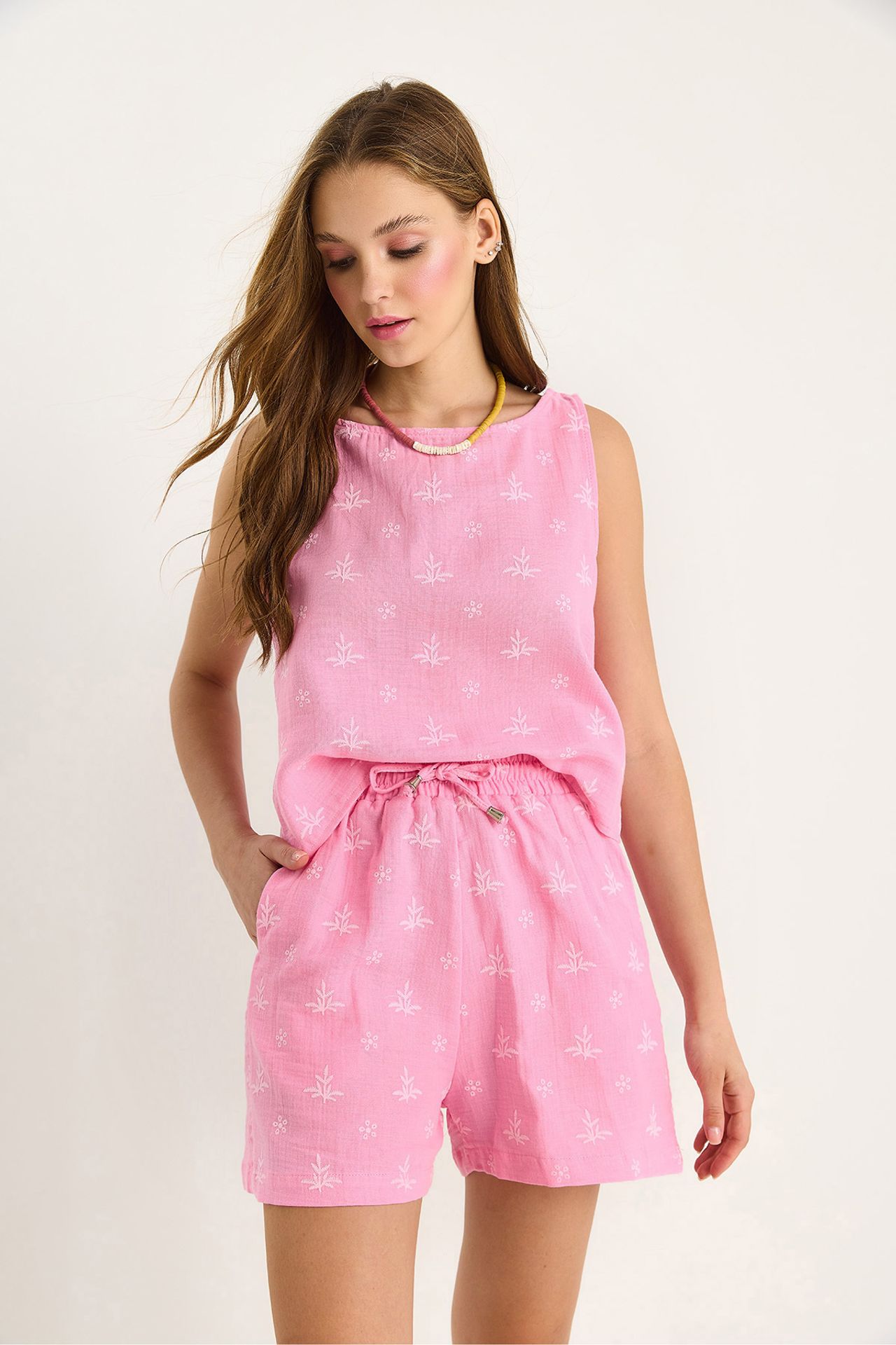 LUCCI Short High Waist Two-Piece Coord Set with Button Closure 2